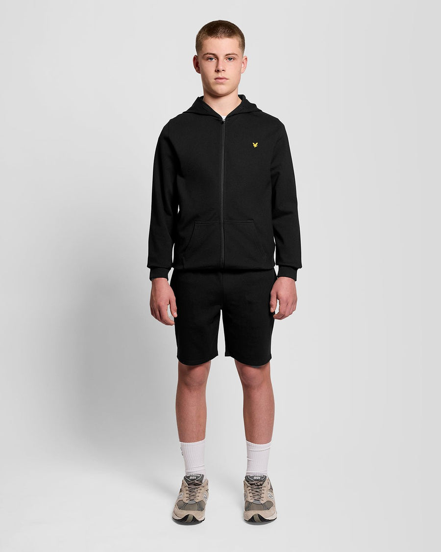 Hombre con sudadera con capucha deportiva ligera en negro azabache