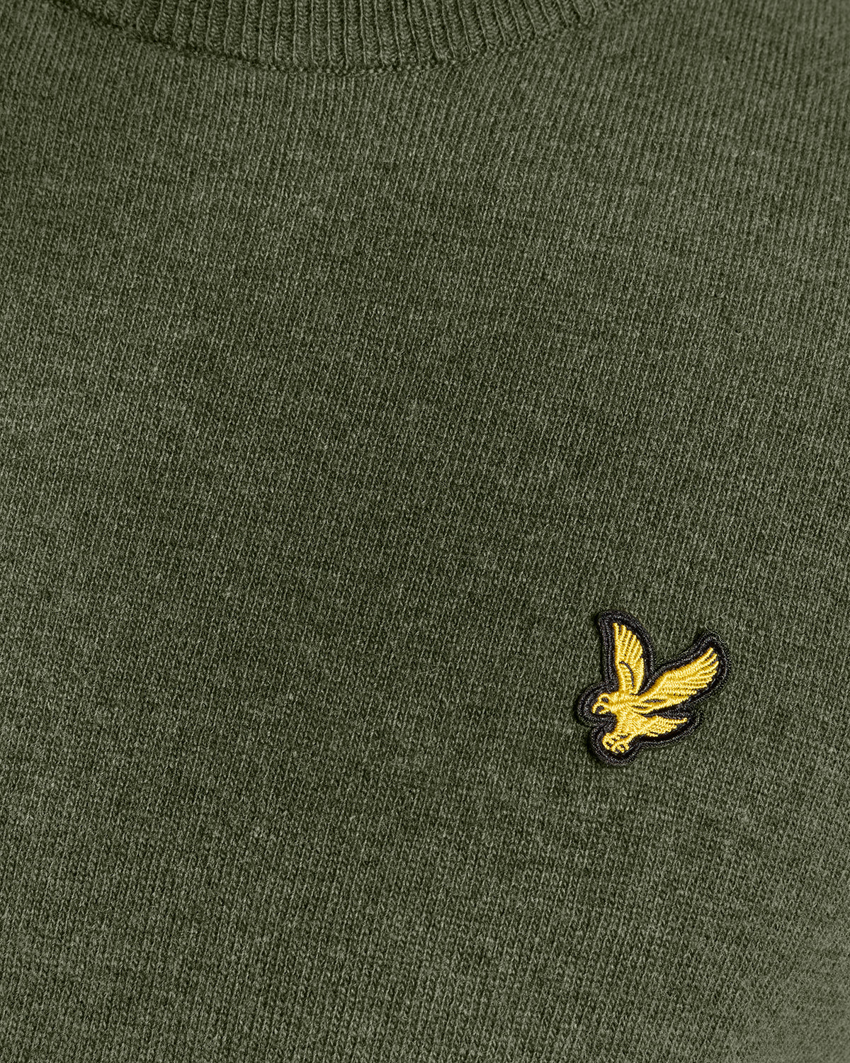 Homme portant un pull à col rond en laine d'agneau mélangée, coloris Deep Depths Marl
