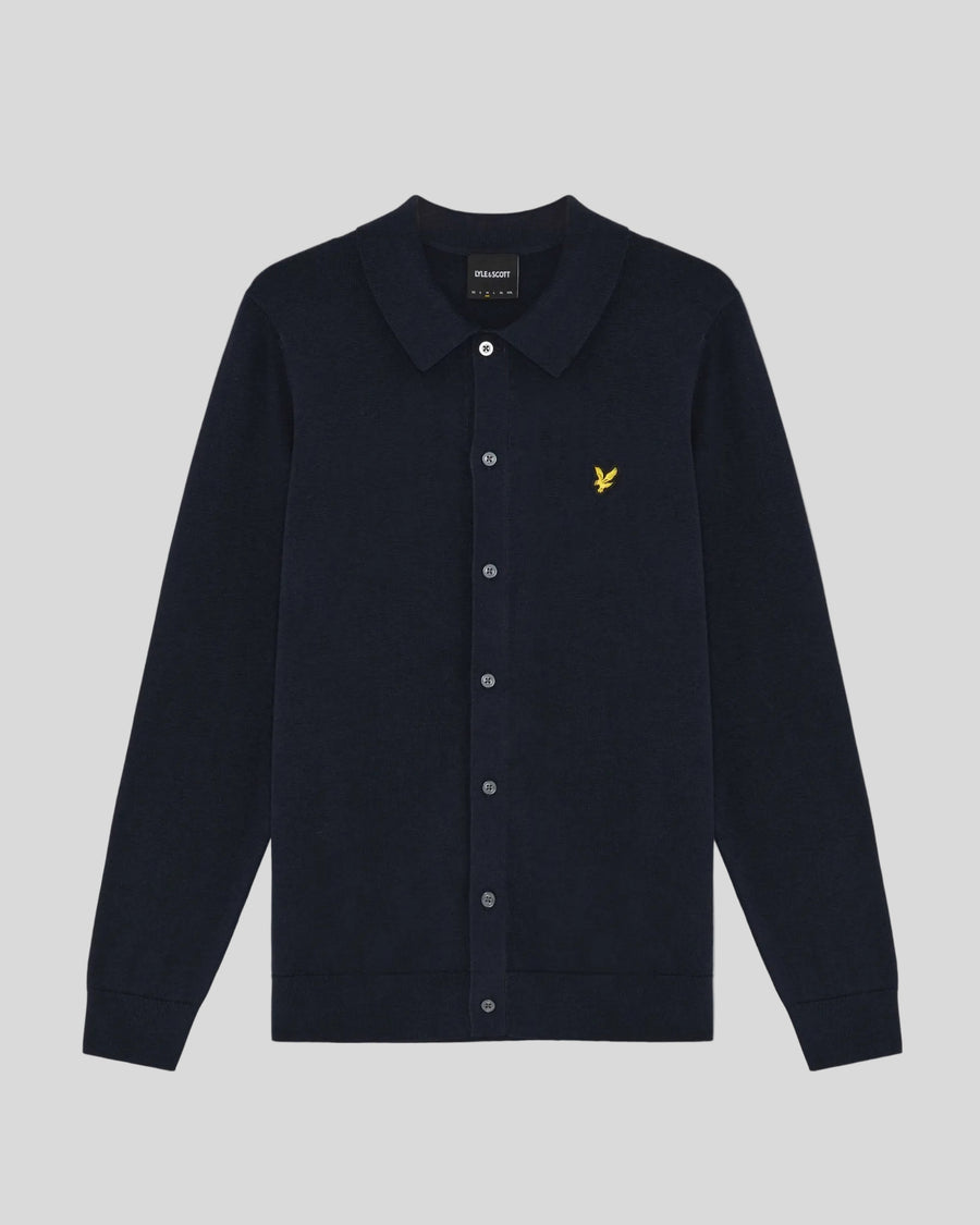 Homme portant un pull en coton bleu marine foncé