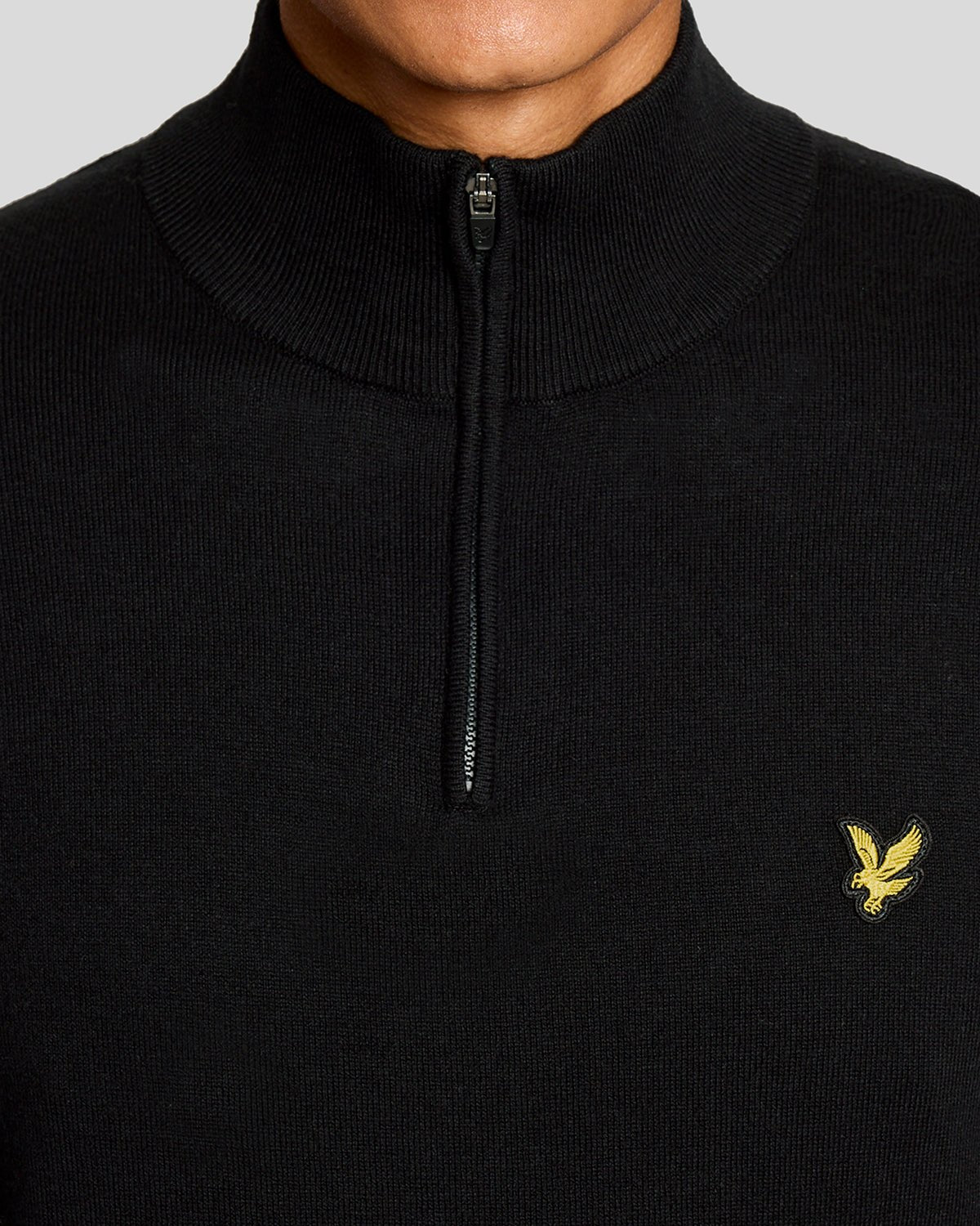 Hombre con jersey Performance con cremallera de 1/4 en negro azabache