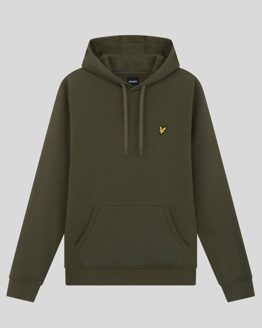 Un homme porte un sweat à capuche en coton Loopback de couleur olive