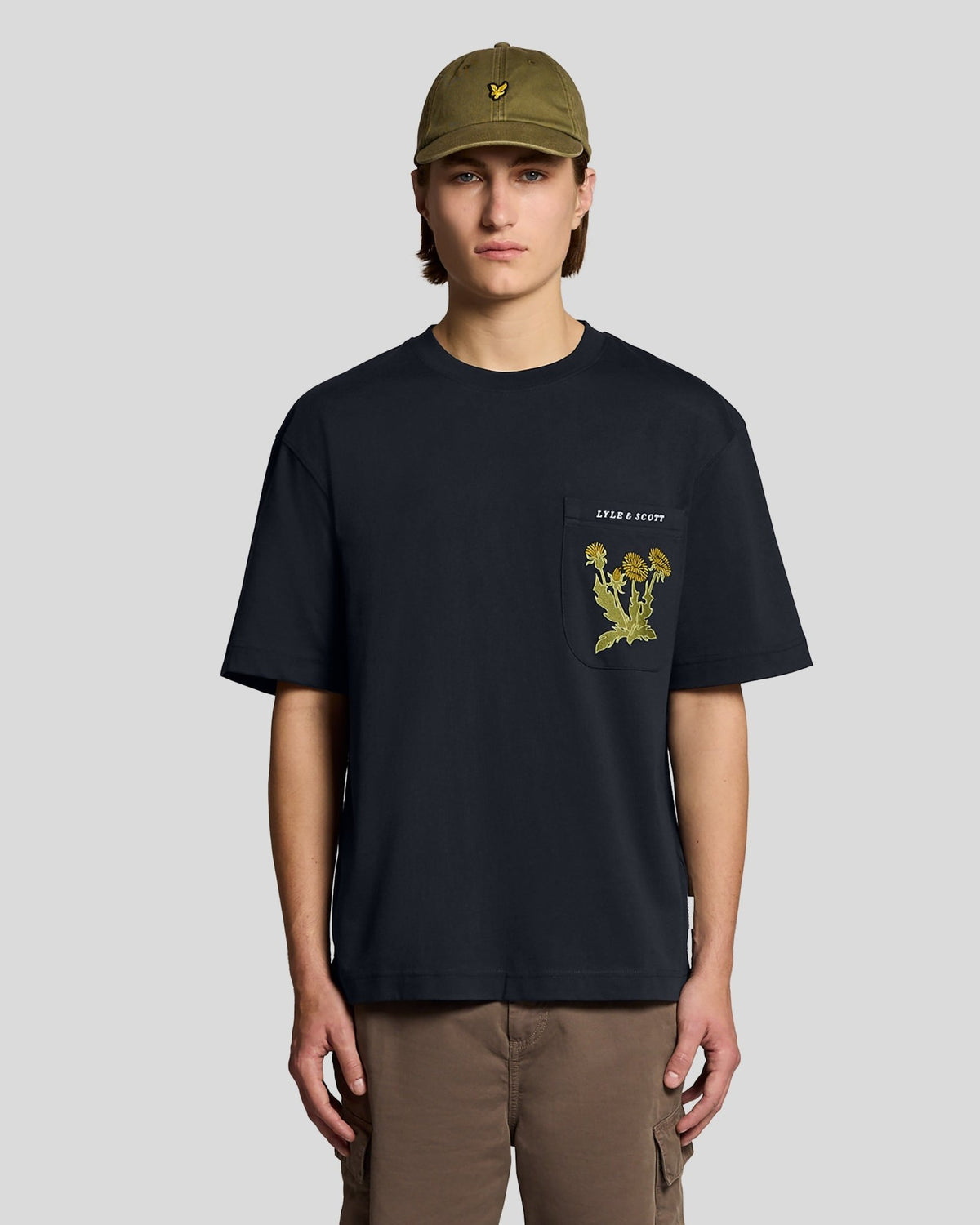 T-shirt pour homme à poche brodée d'un motif botanique, bleu marine foncé