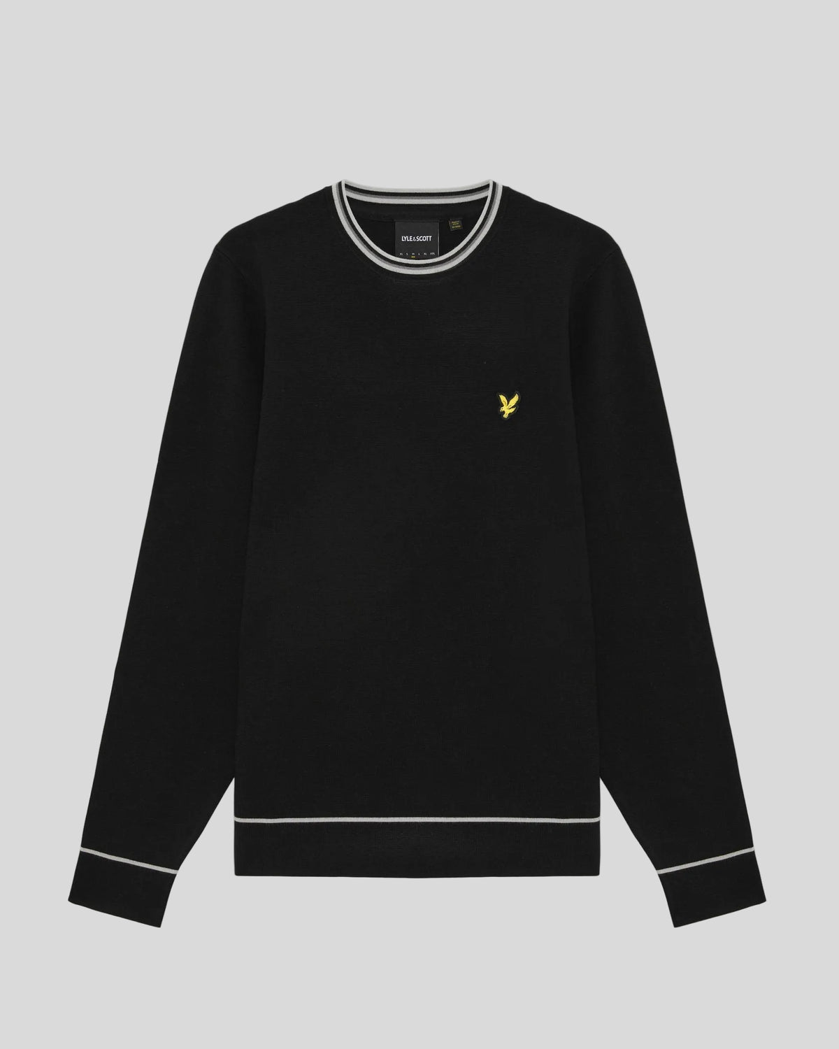 Homme portant un pull à col rond en maille à bords contrastés, couleur noir de jais