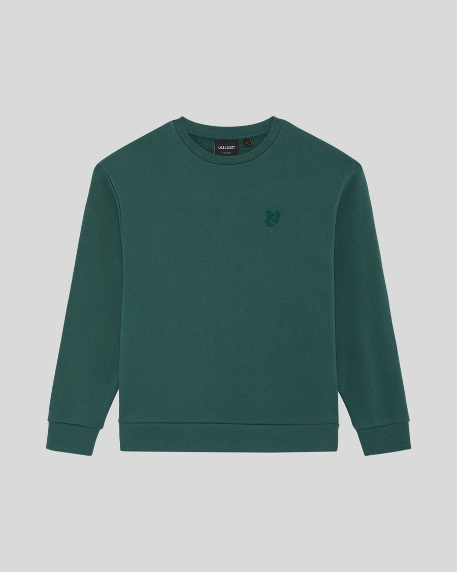Un homme porte un sweat-shirt en coton épais de couleur Everglade