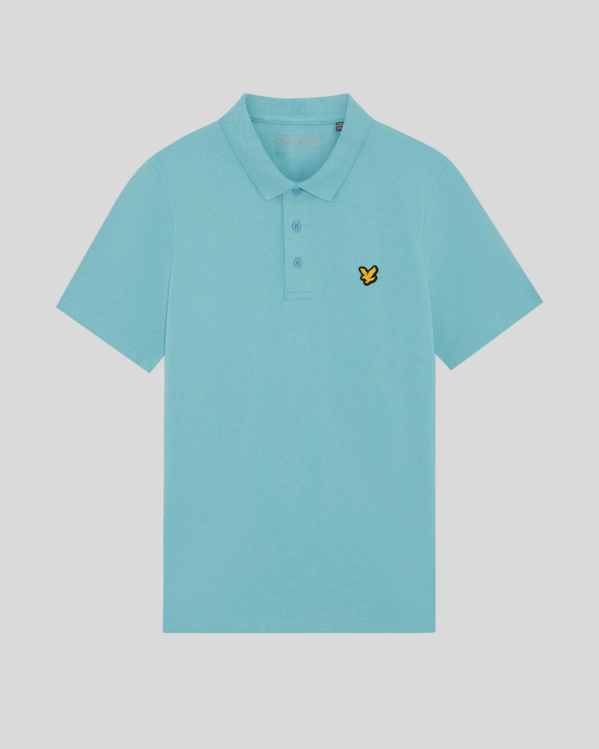 Un homme porte un polo technique bleu aquamarine