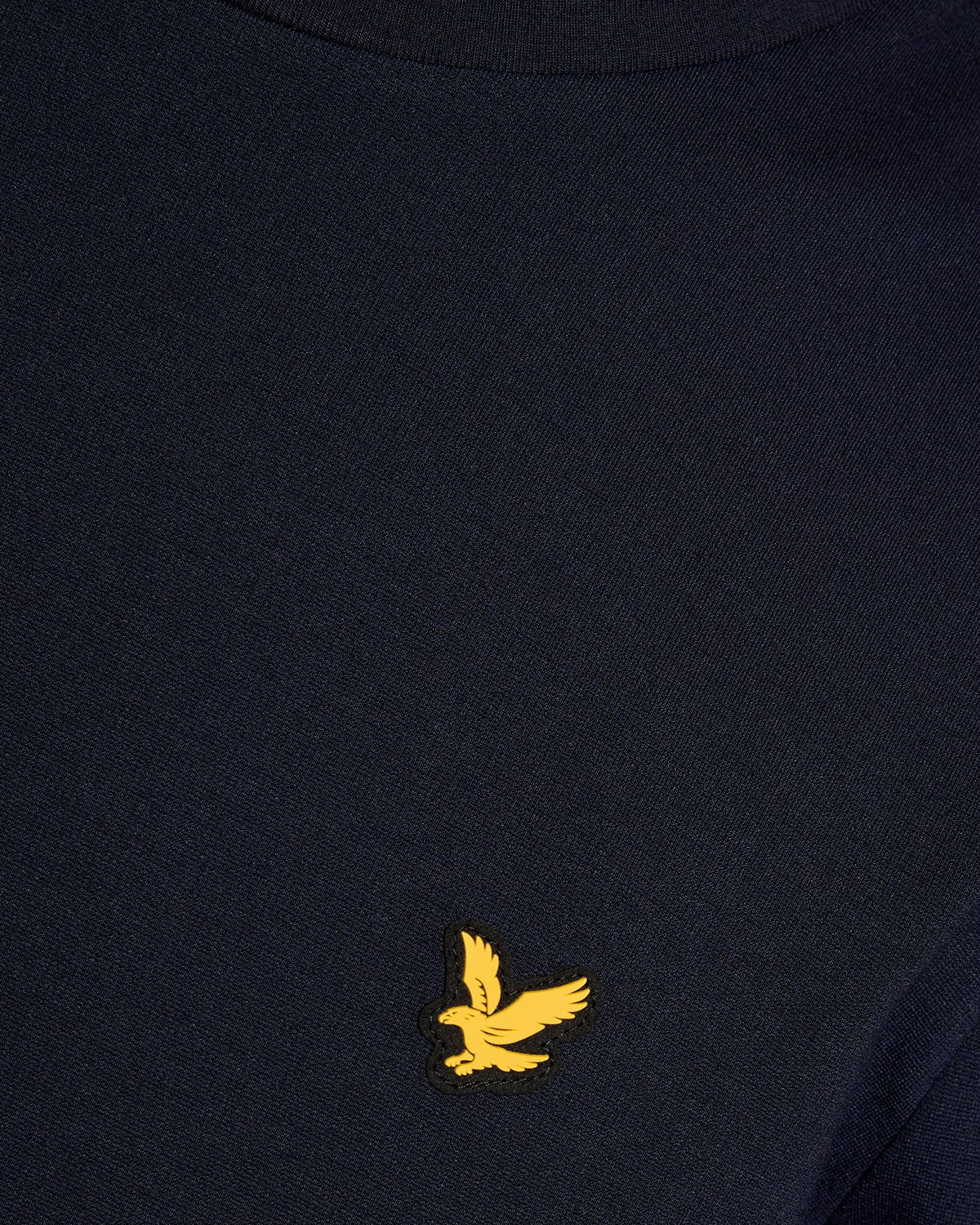 Homme portant un sweat-shirt léger de sport bleu marine foncé