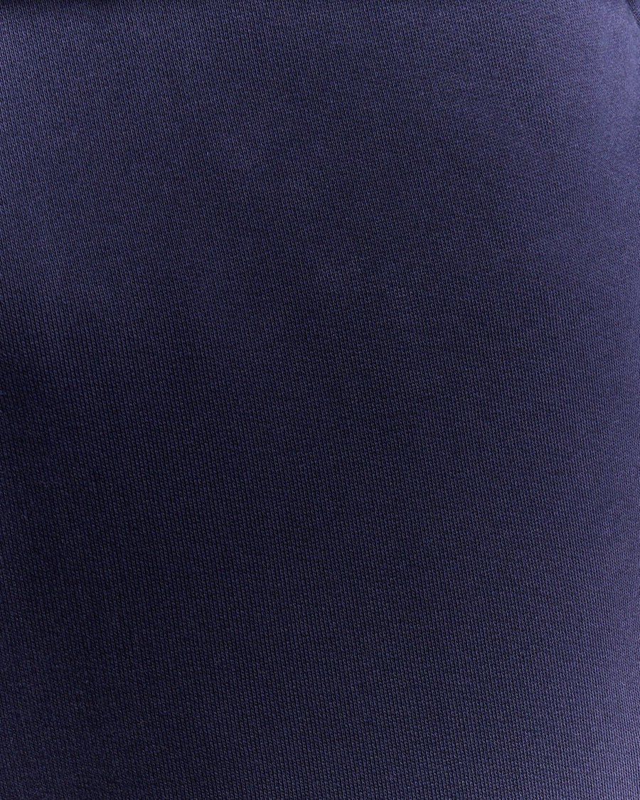 Uomo con pantaloni da jogging in cotone dal taglio aderente, colore blu navy