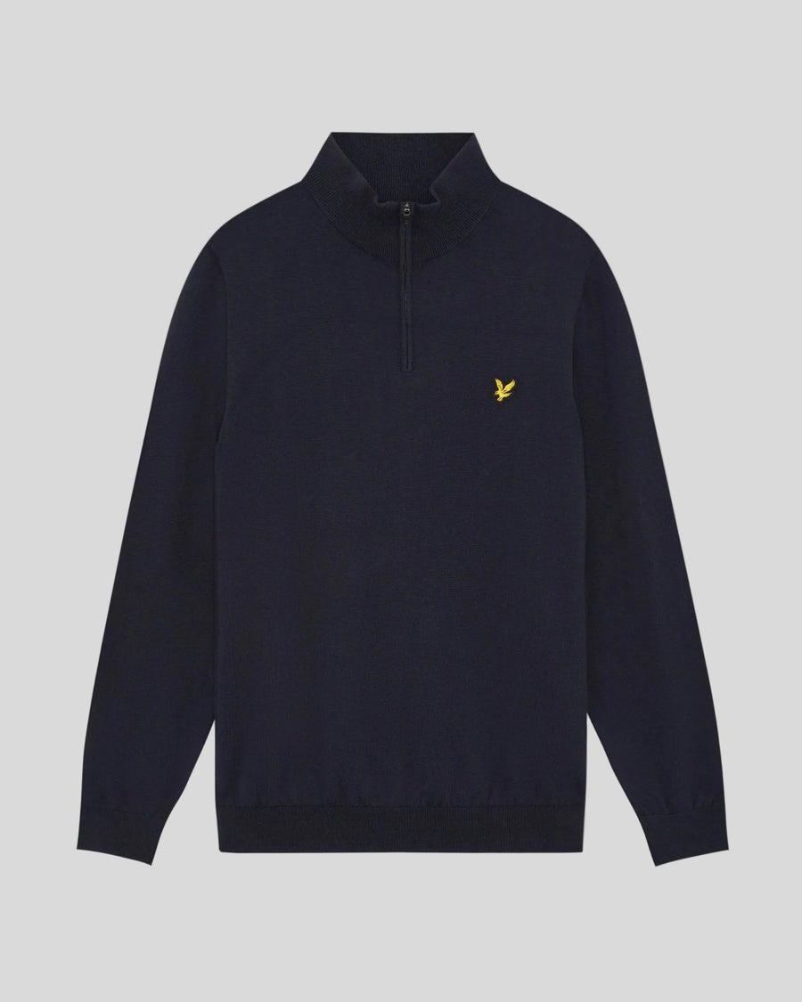 Homme portant un pull Performance à fermeture éclair 1/4 en bleu marine foncé