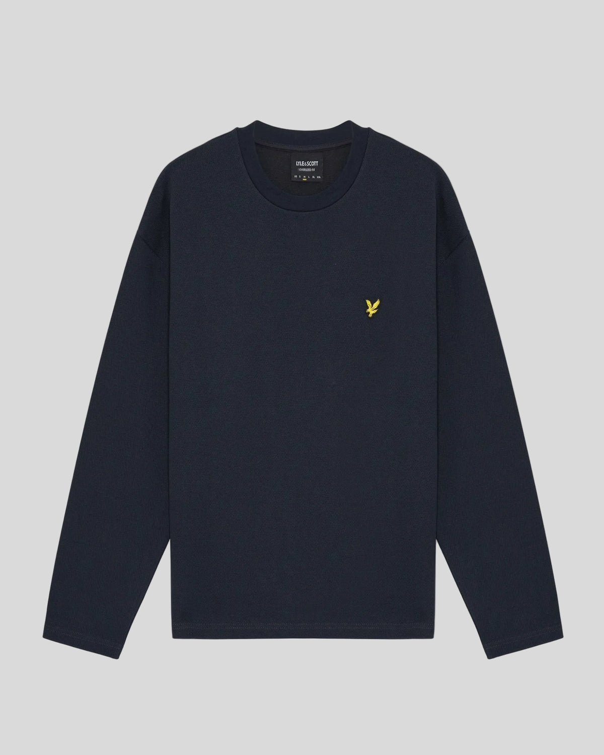 Homme portant un sweat-shirt à col rond en jacquard gaufré, bleu marine foncé