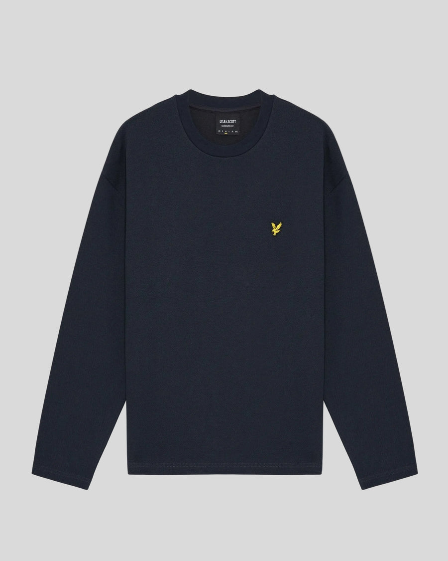 Homme portant un sweat-shirt à col rond en jacquard gaufré, bleu marine foncé