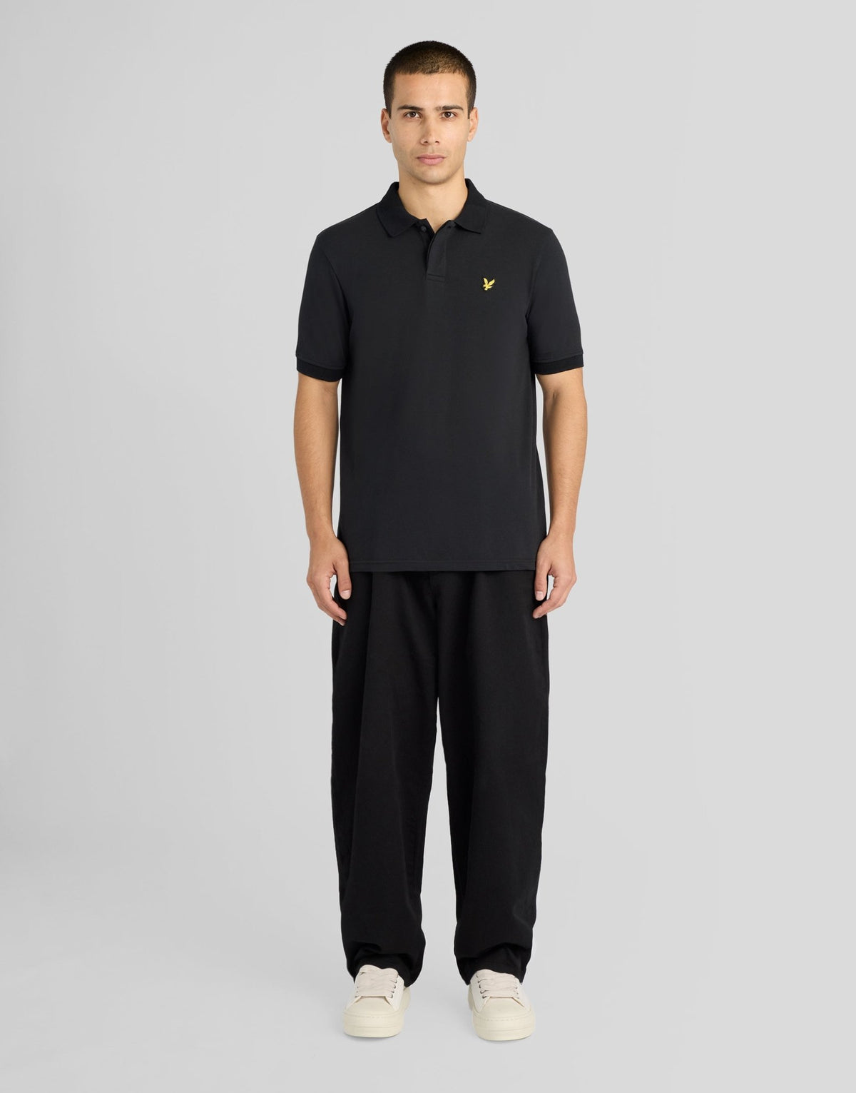 Man draagt een polo met jacquardrand in Jet Black