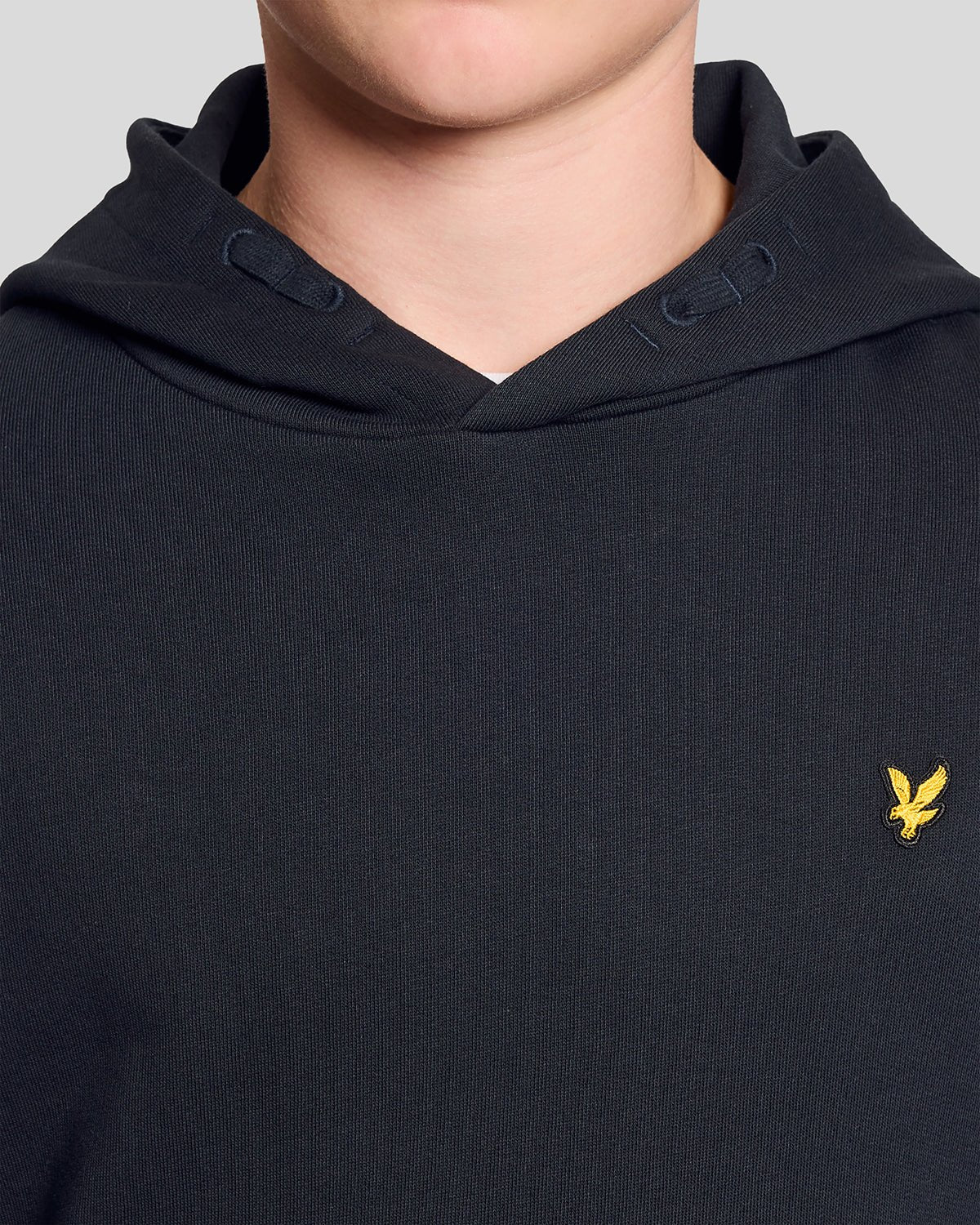 Hombre con sudadera con capucha de algodón Loopback en azul marino oscuro