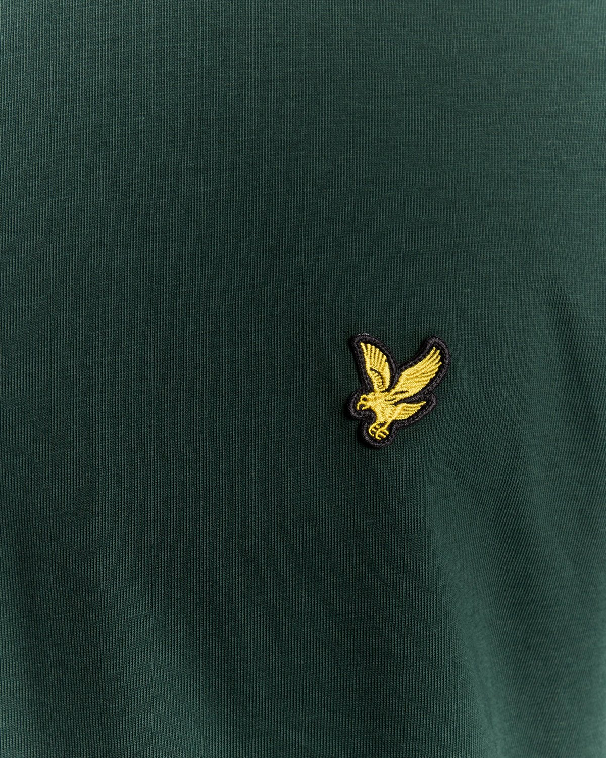 Uomo con maglietta girocollo in cotone verde scuro