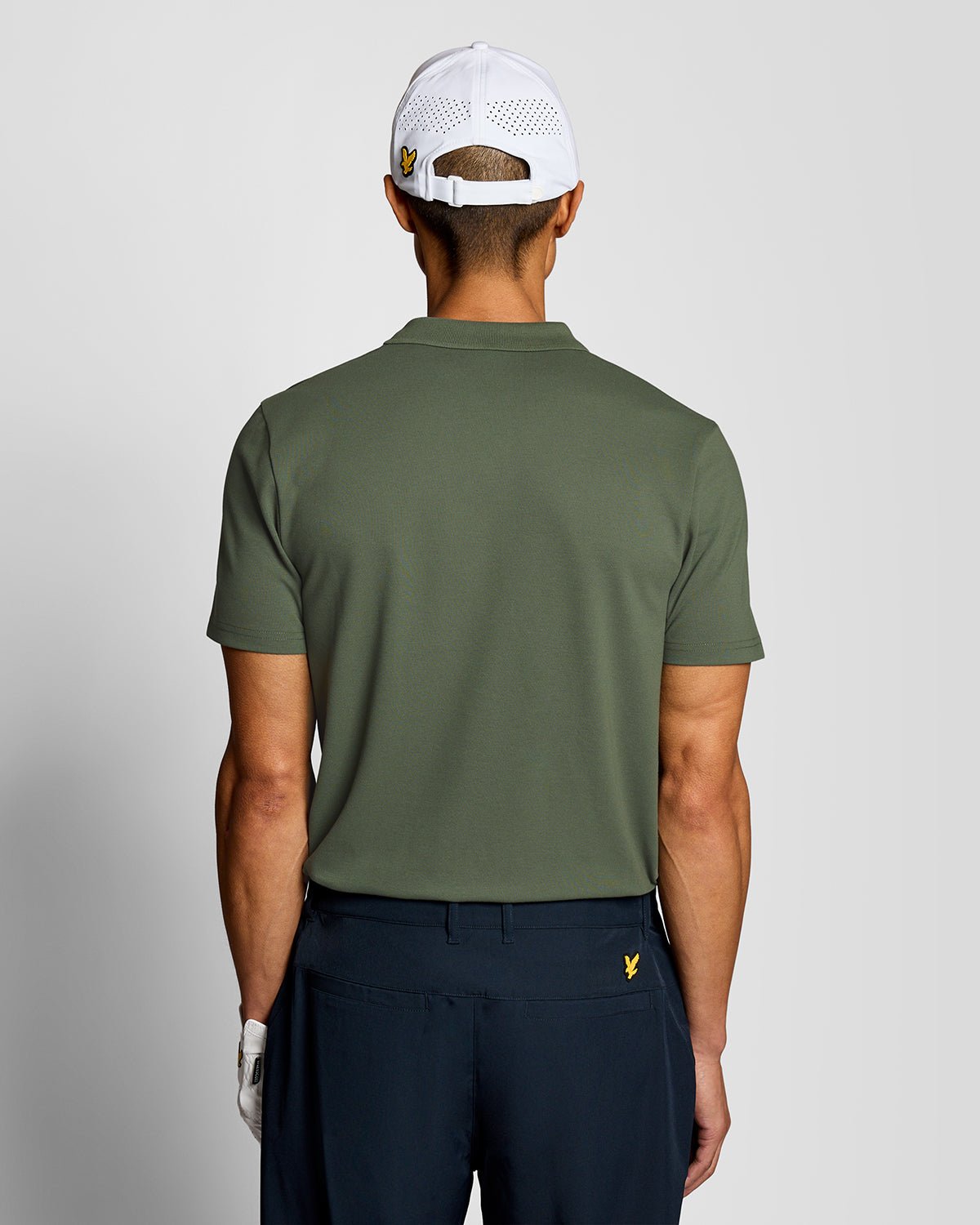 Uomo con polo tecnica color verde cactus