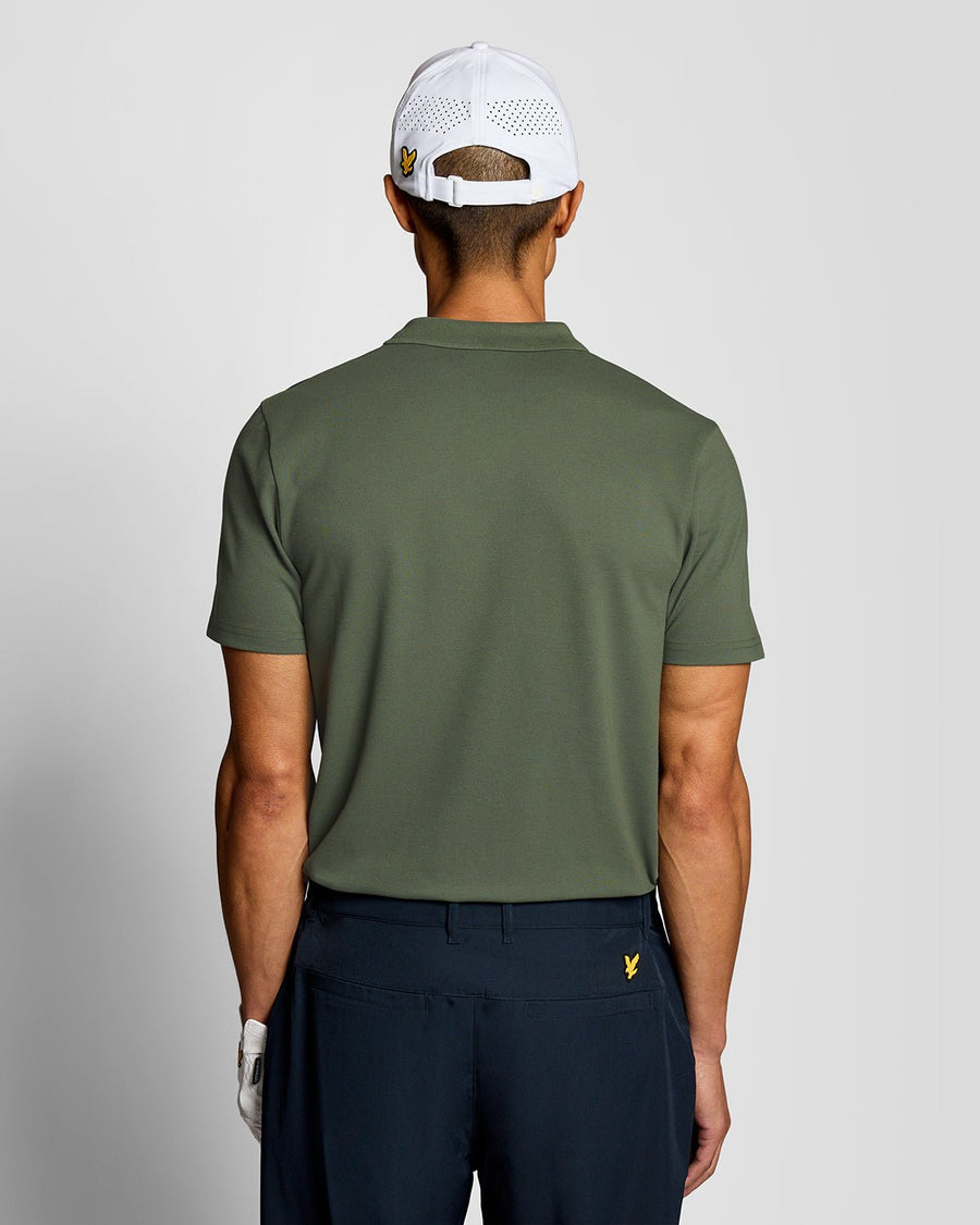 Uomo con polo tecnica color verde cactus