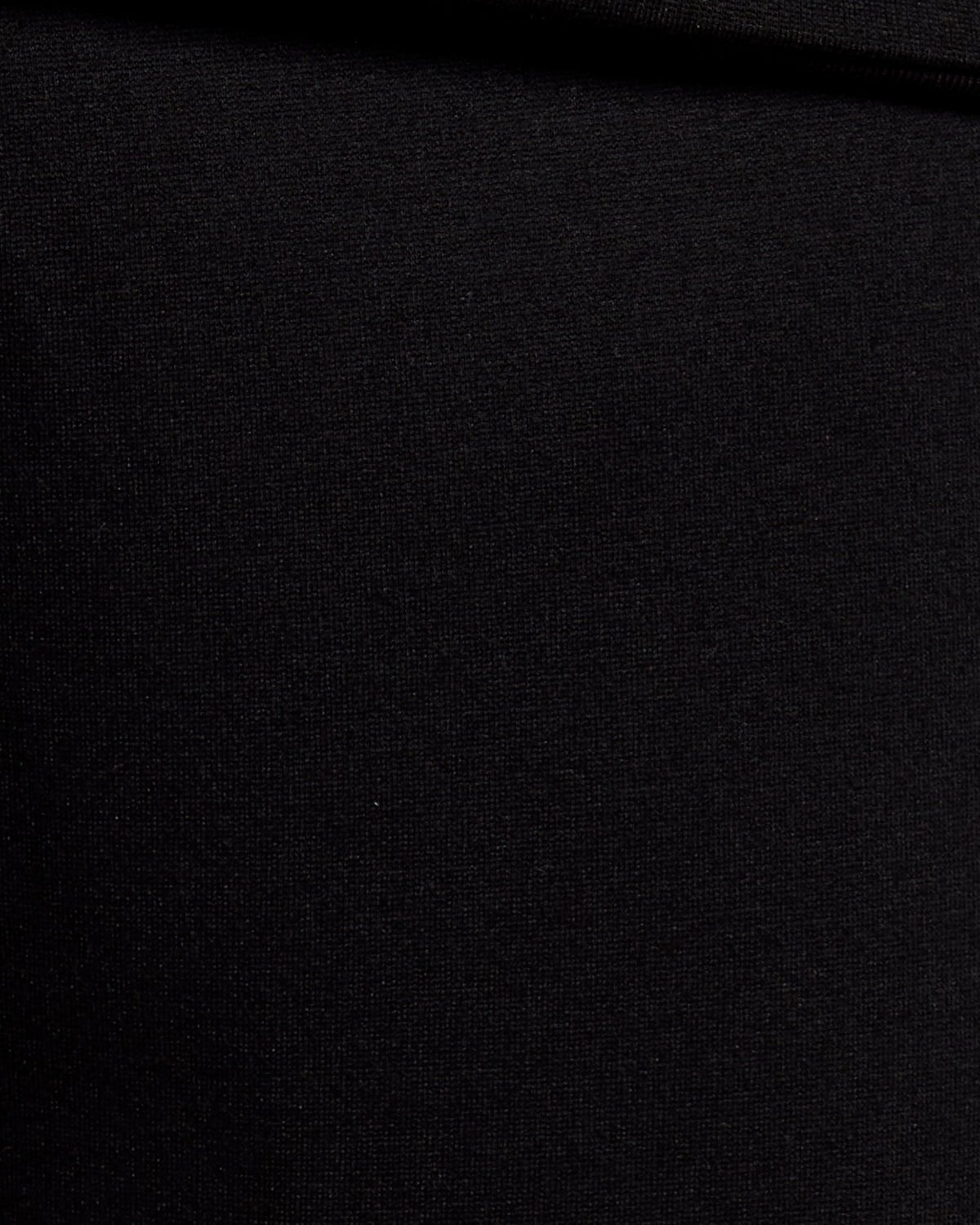 Uomo con pantaloni da jogging sportivi leggeri in nero corvino