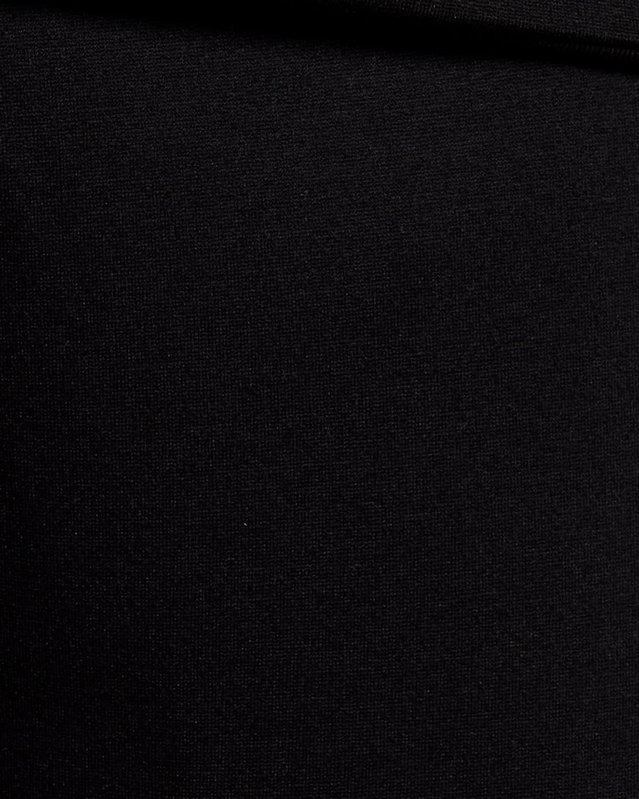 Uomo con pantaloni da jogging sportivi leggeri in nero corvino