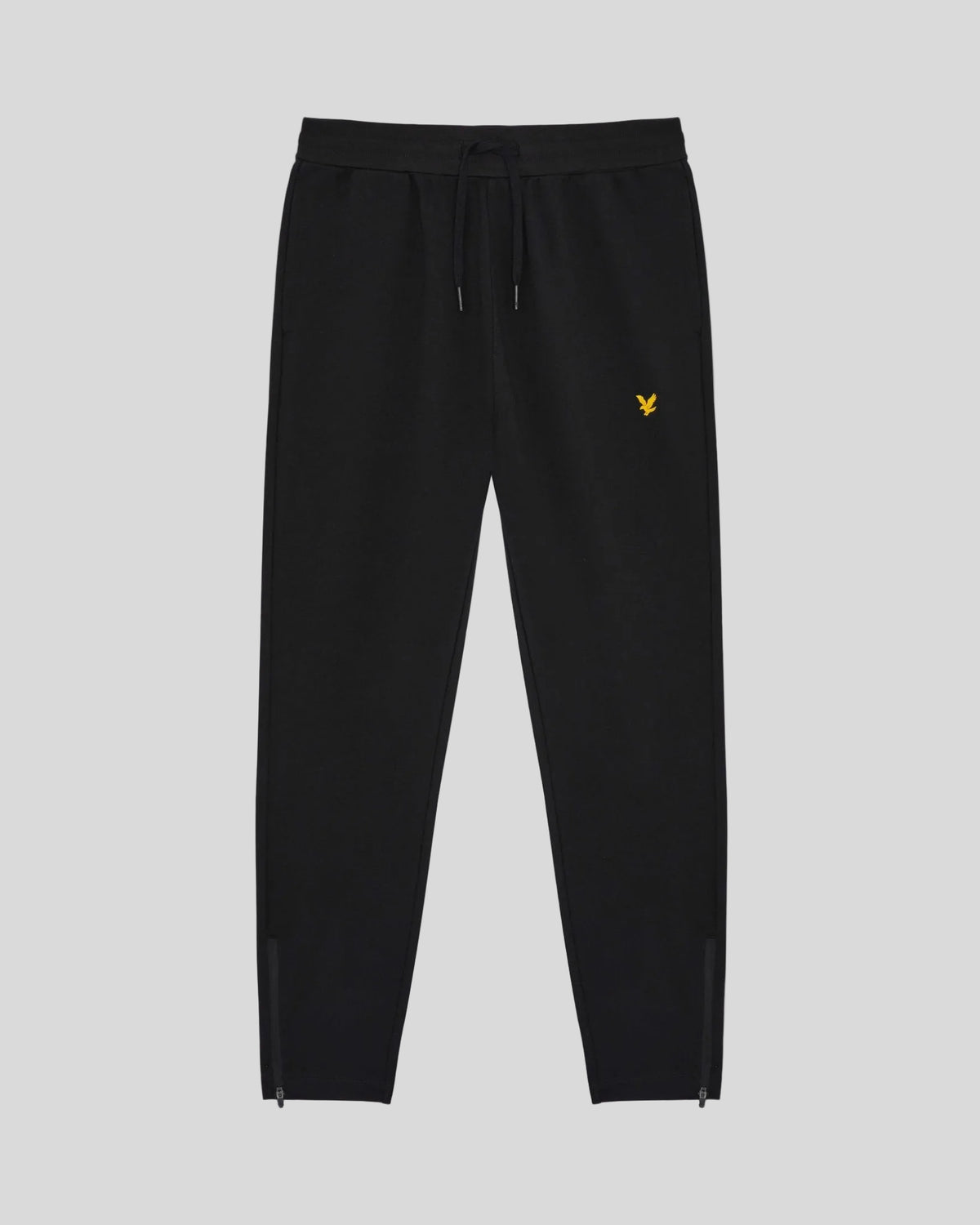 Uomo con pantaloni da jogging sportivi leggeri in nero corvino