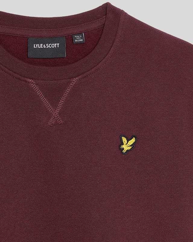 Garçon portant un sweat-shirt classique à col rond, couleur bordeaux