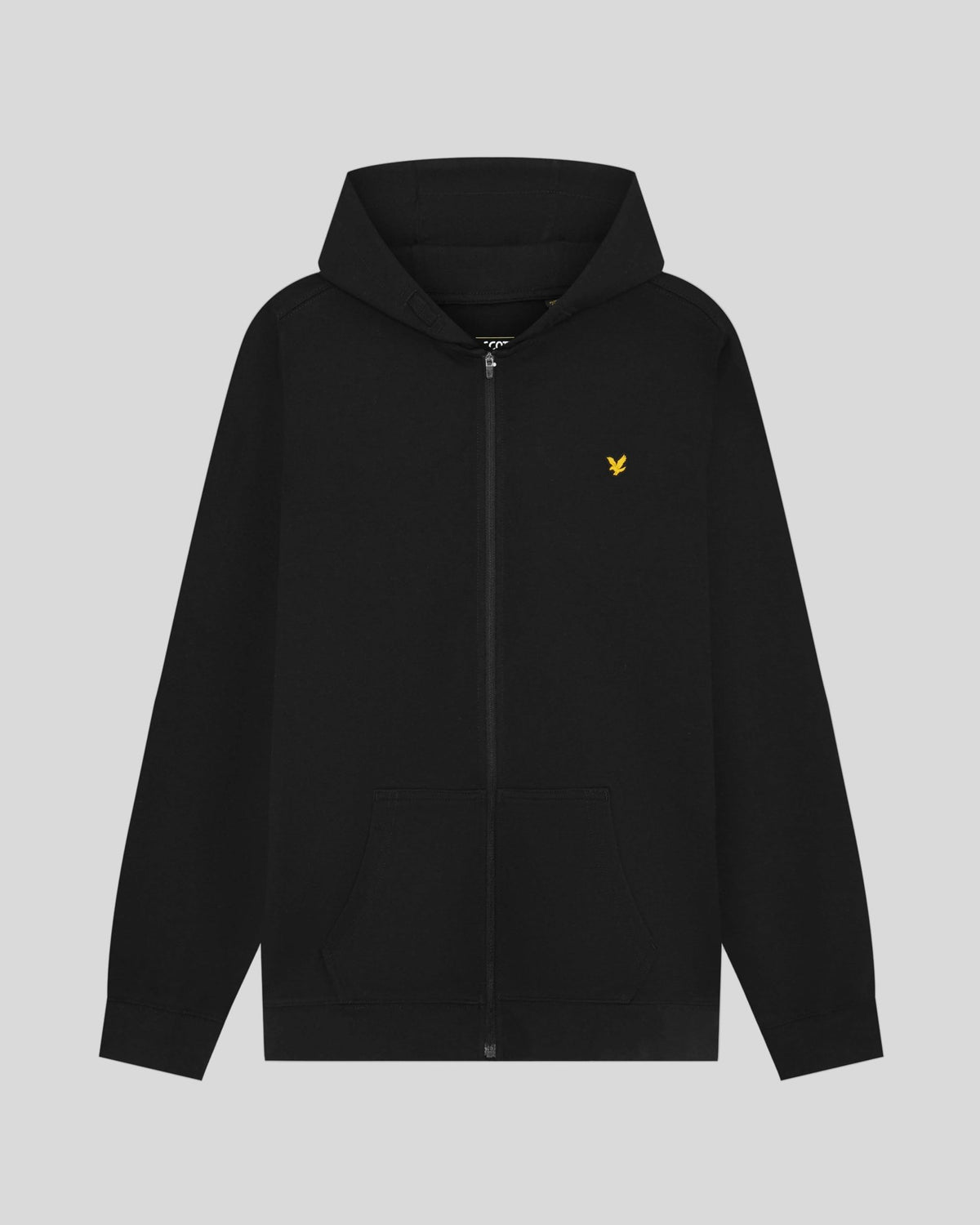 Hombre con sudadera con capucha deportiva ligera en negro azabache