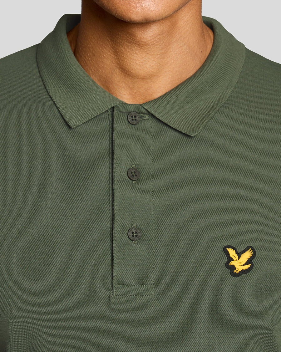 Uomo con polo tecnica color verde cactus