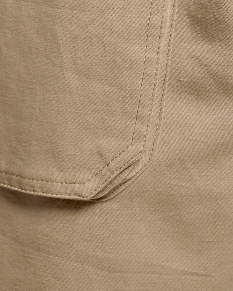 Uomo con pantaloncini in misto lino color Lint