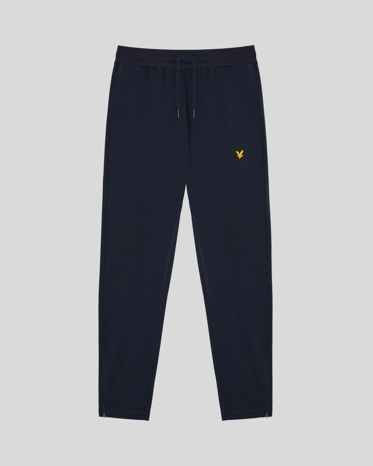 Homme portant un pantalon de jogging léger de sport bleu marine foncé
