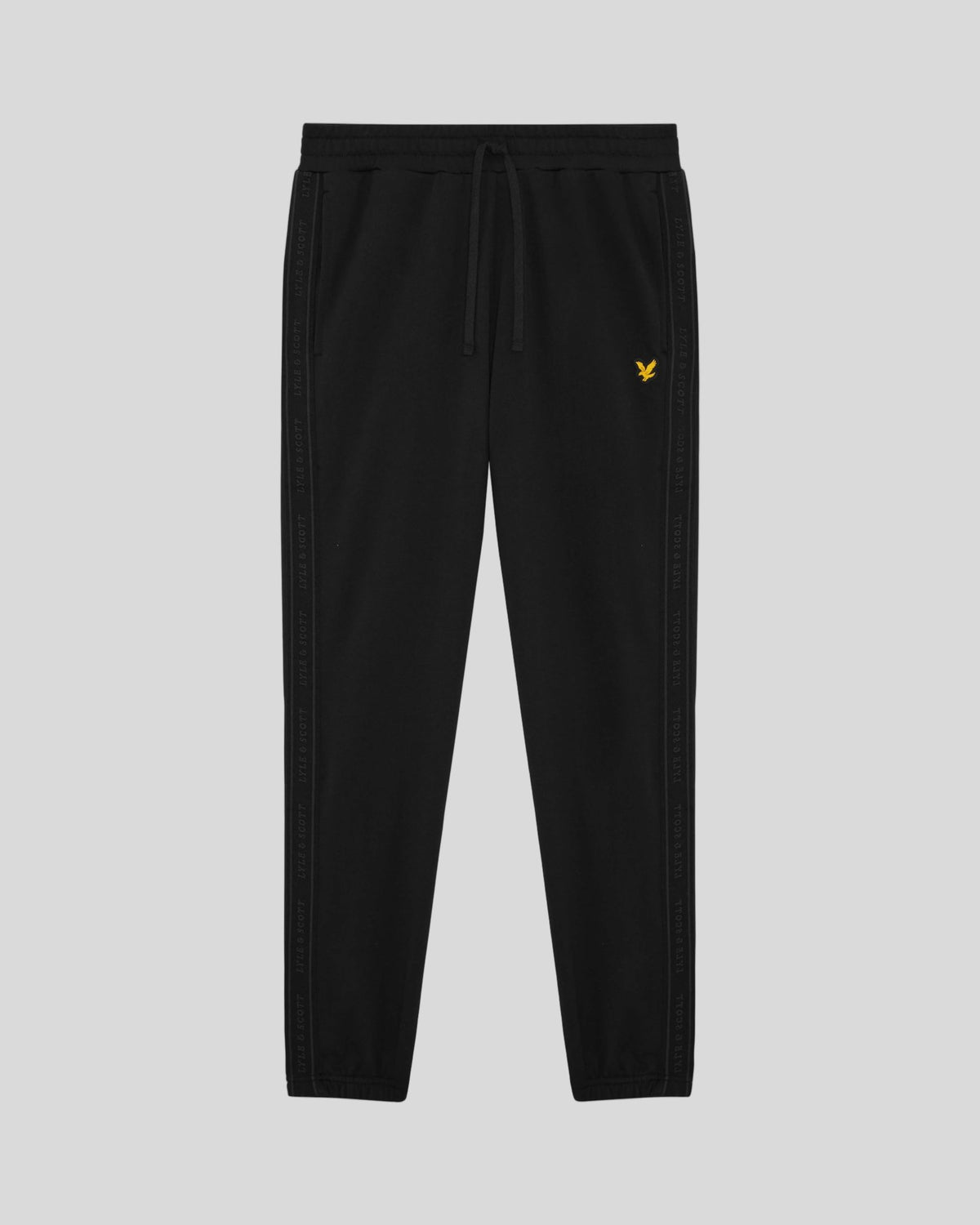 Uomo con pantaloni da jogging con fascia elastica in nero corvino