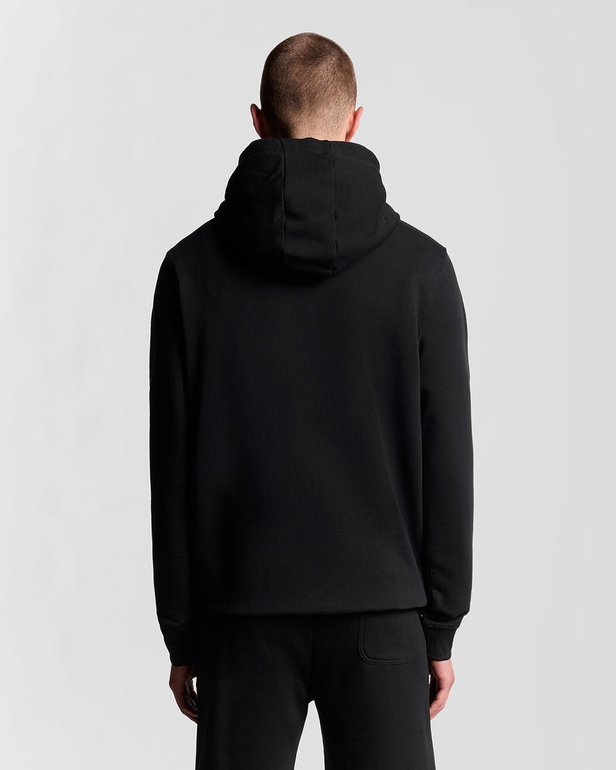 Man draagt een Loopback katoenen hoodie in Jet Black