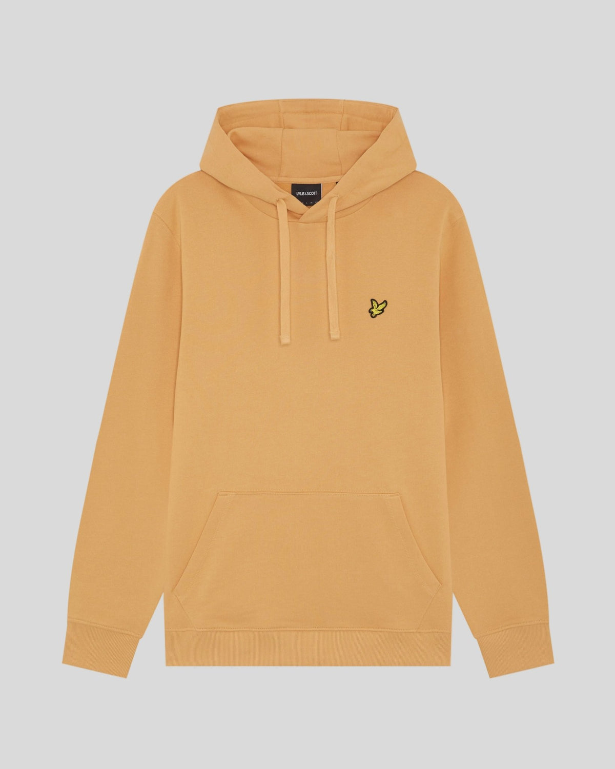 Un homme porte un sweat à capuche en coton Loopback, motif nid d'abeille