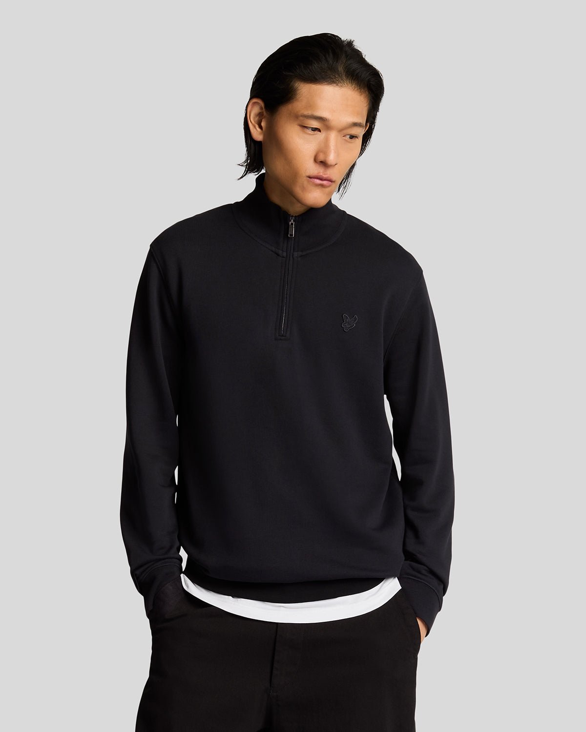 Uomo con felpa con zip a 1/4 in cotone superfine, colore nero corvino