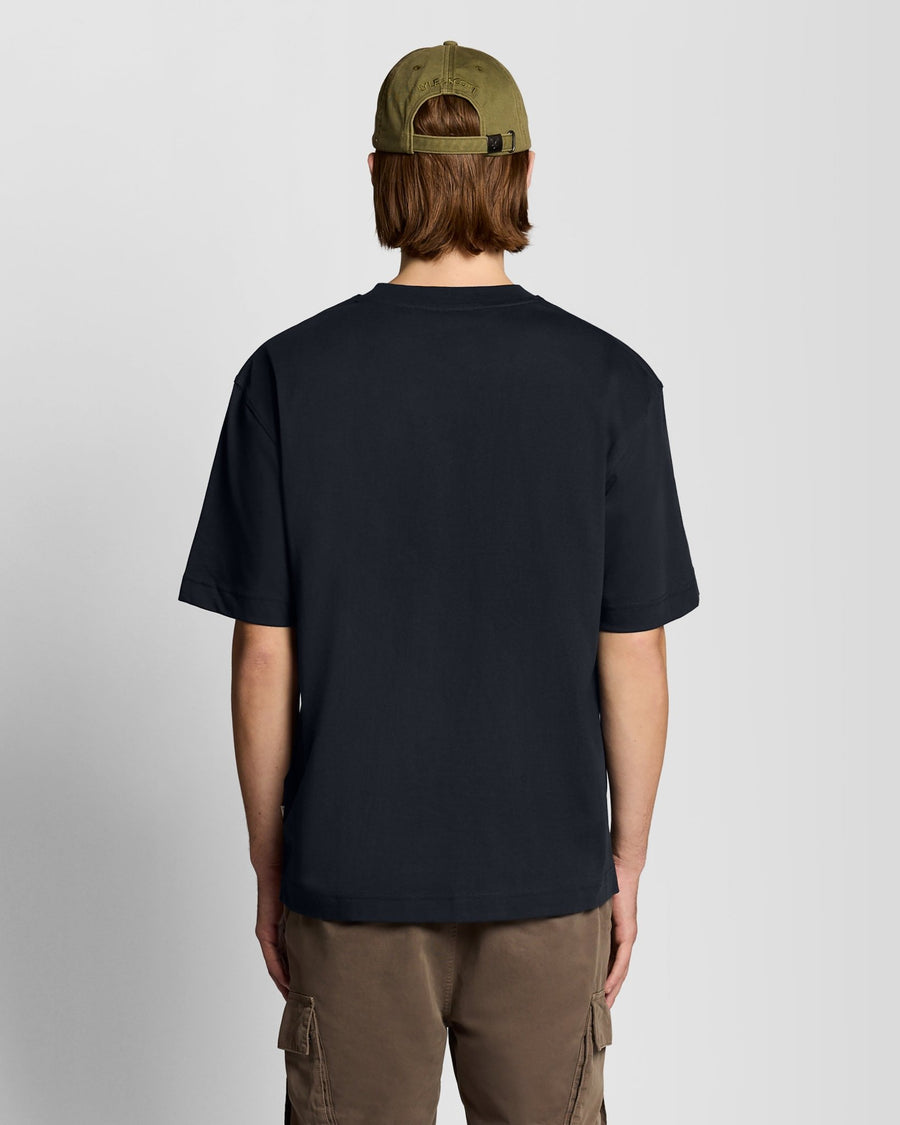 T-shirt pour homme à poche brodée d'un motif botanique, bleu marine foncé