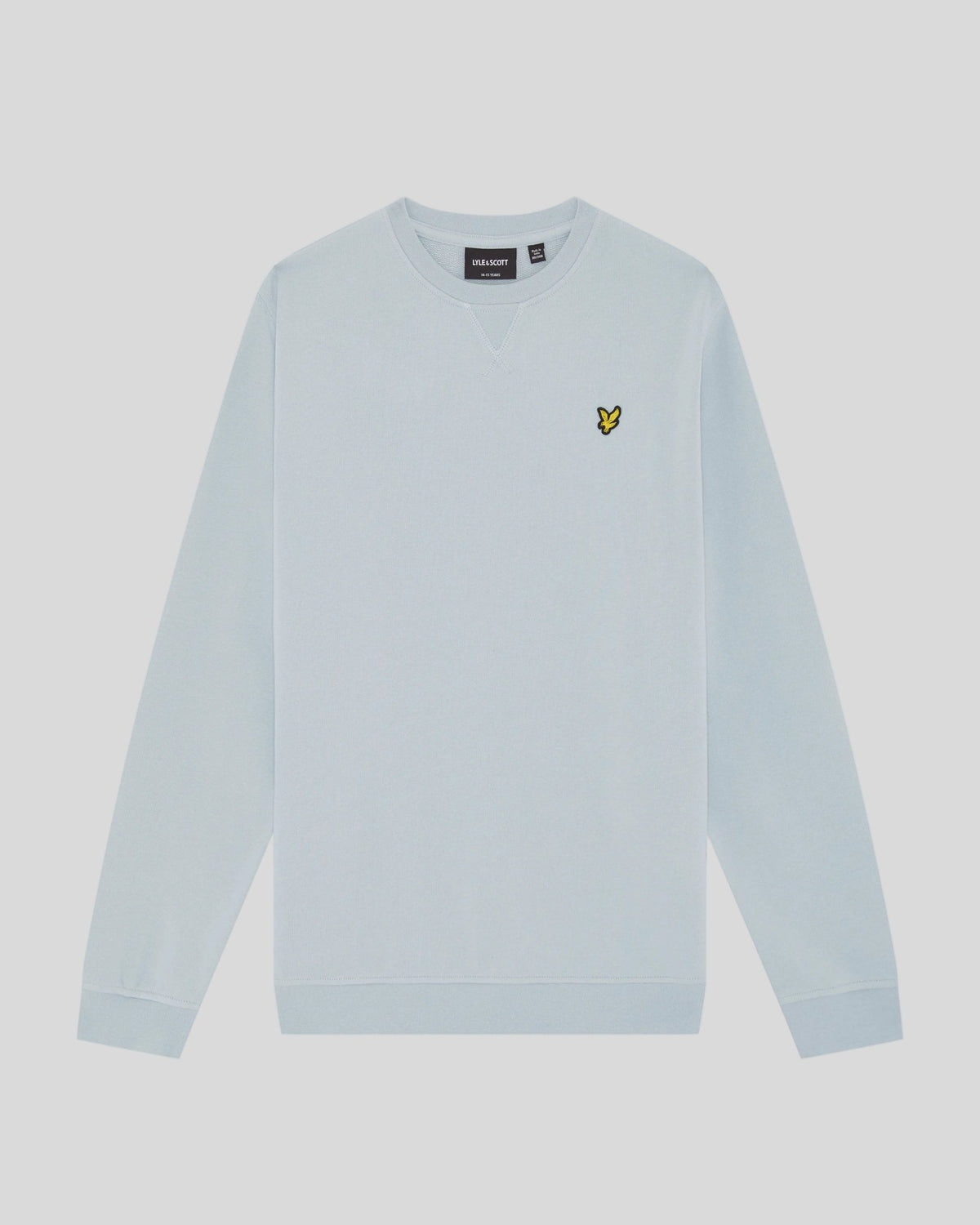 Homme portant un sweat-shirt à col rond en coton bleu opale