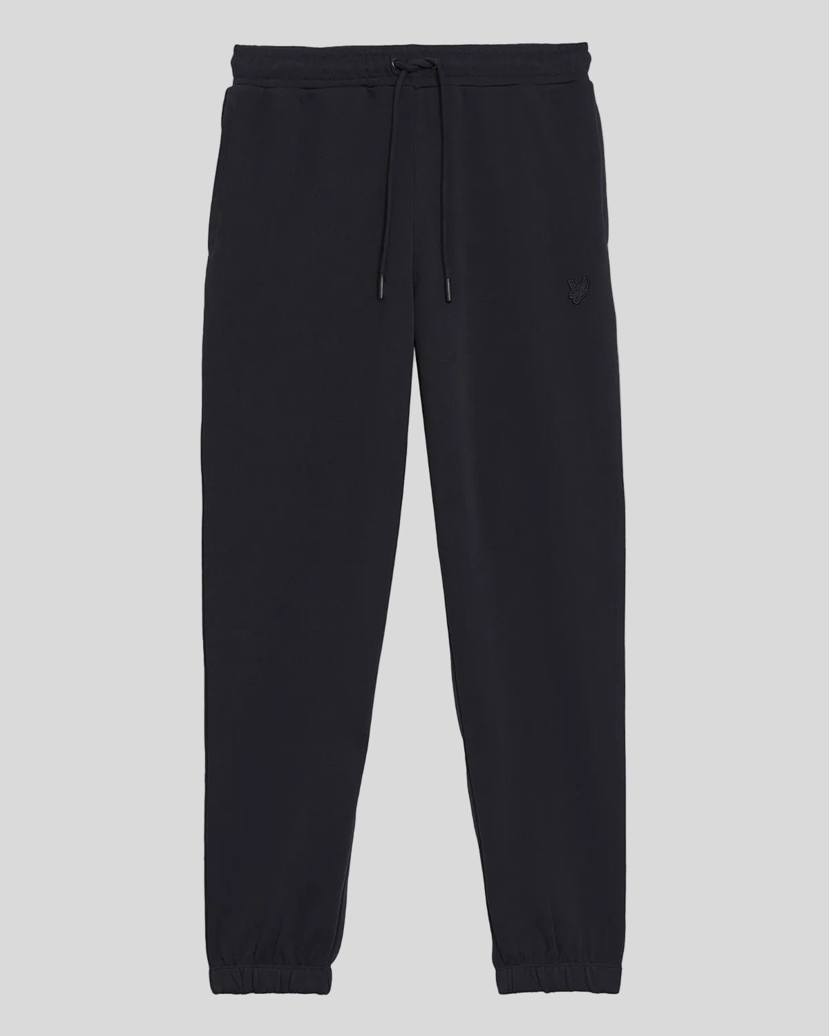 Homme portant un pantalon de jogging slim en coton ultra-fin bleu marine foncé
