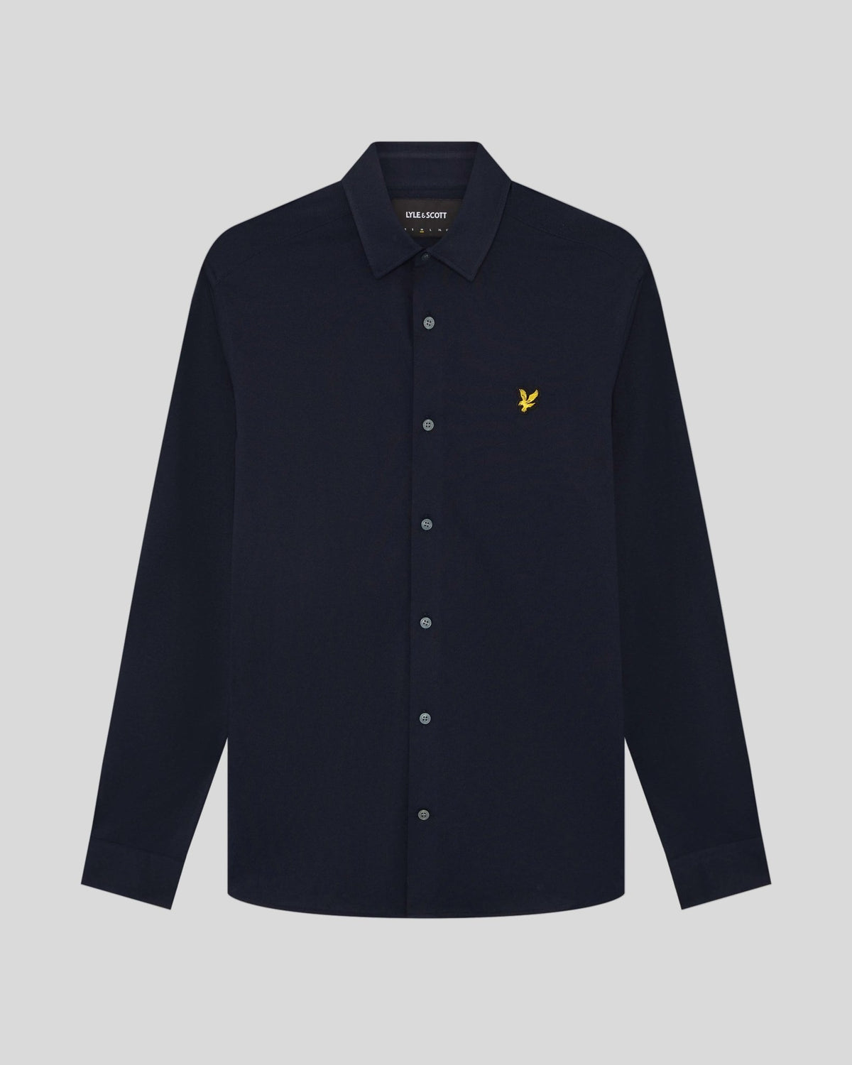 Homme portant une chemise en jersey Oxford de coton bleu marine foncé