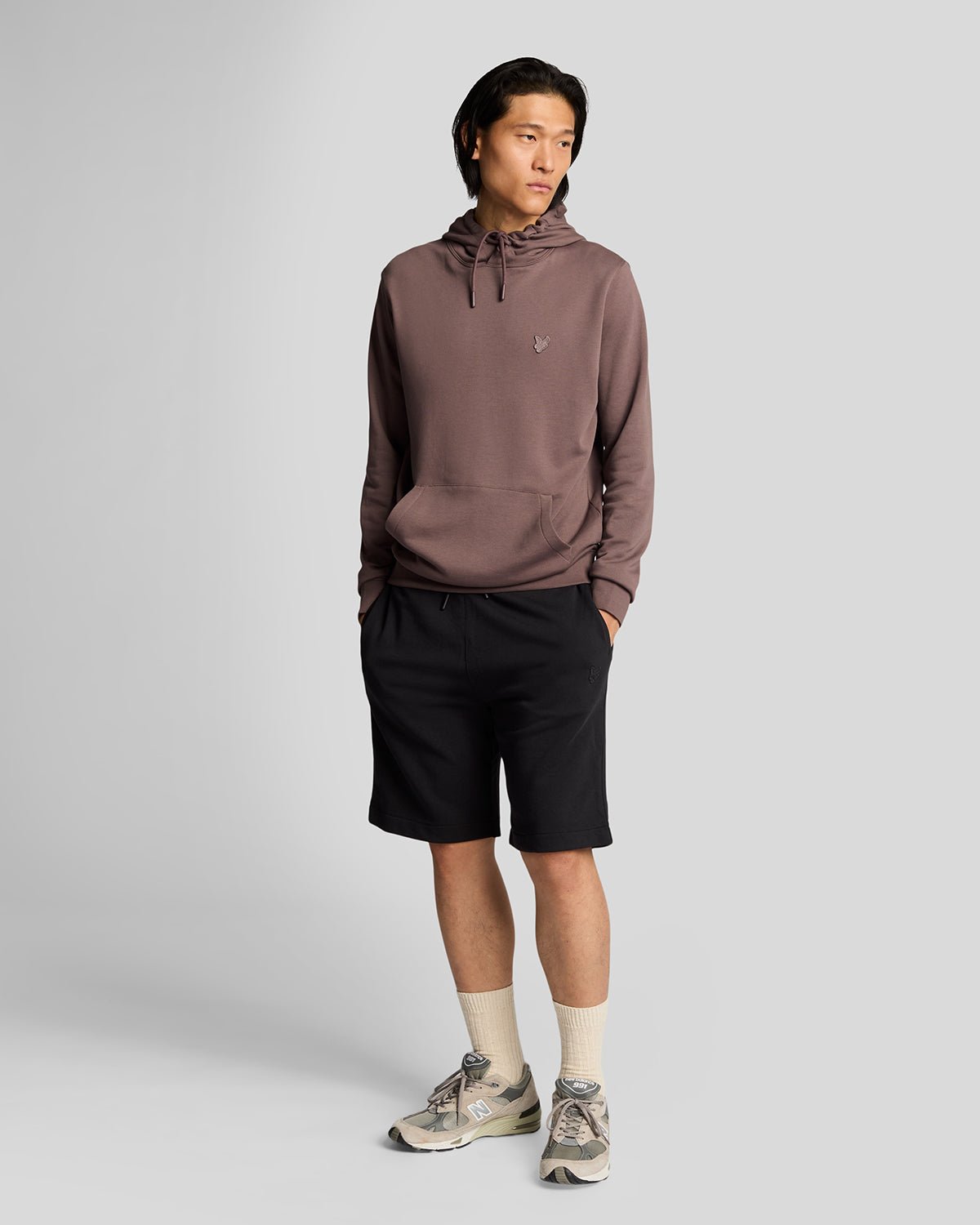 Uomo con pantaloncini in cotone superfine color nero corvino