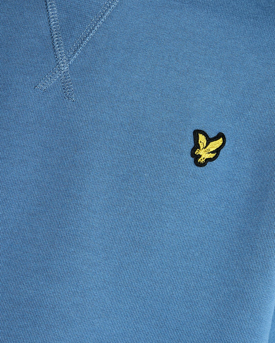 Uomo con felpa girocollo in cotone color bluette scuro