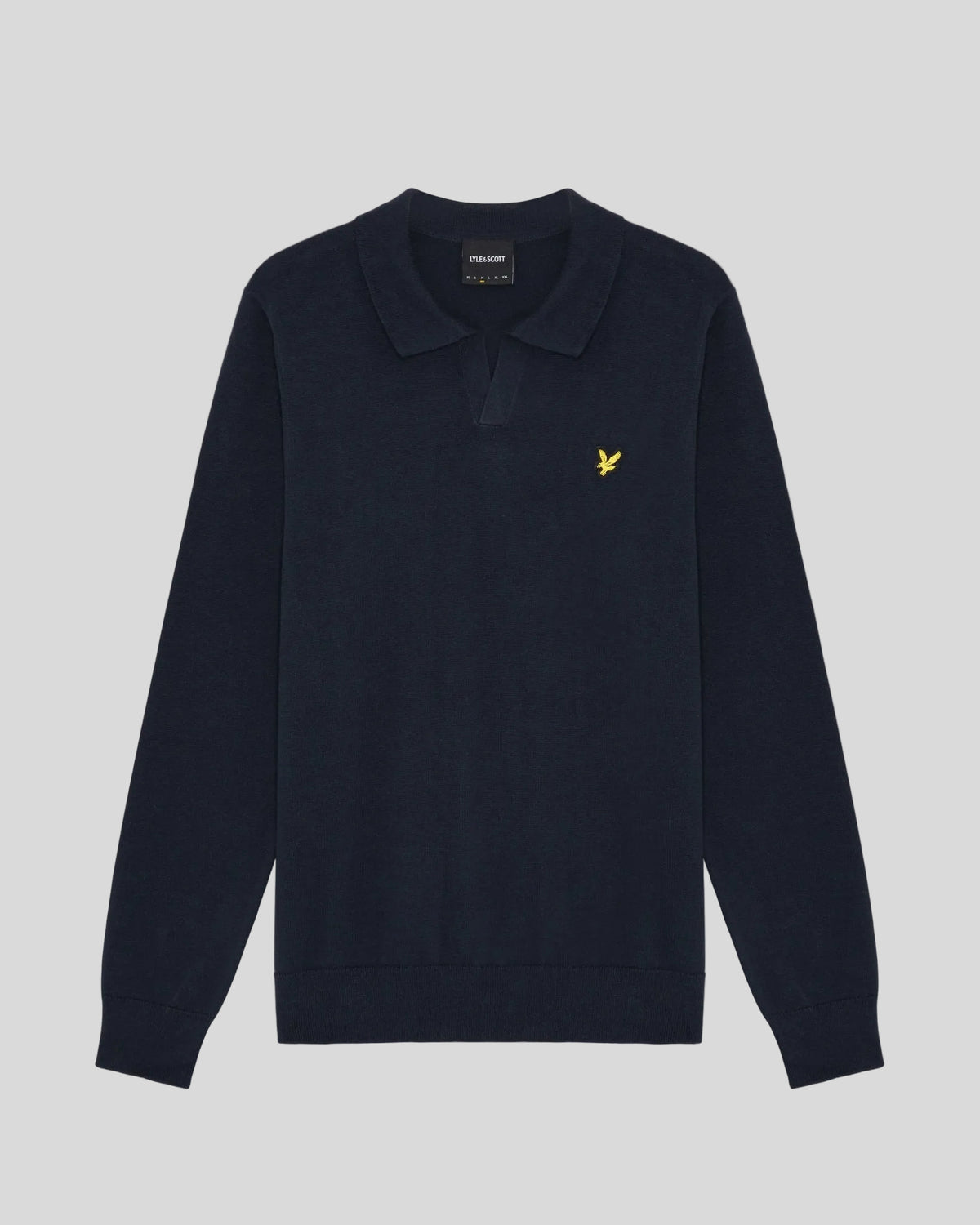 Homme portant un pull à col polo en coton bleu marine foncé