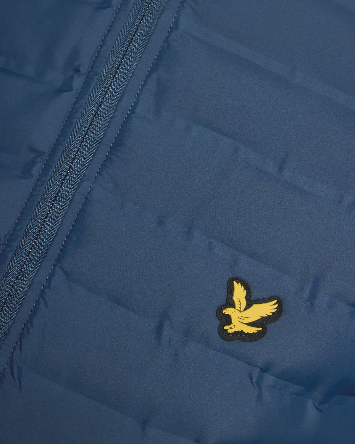 Hombre con chaqueta acolchada Hybrid en color Ryder Blue