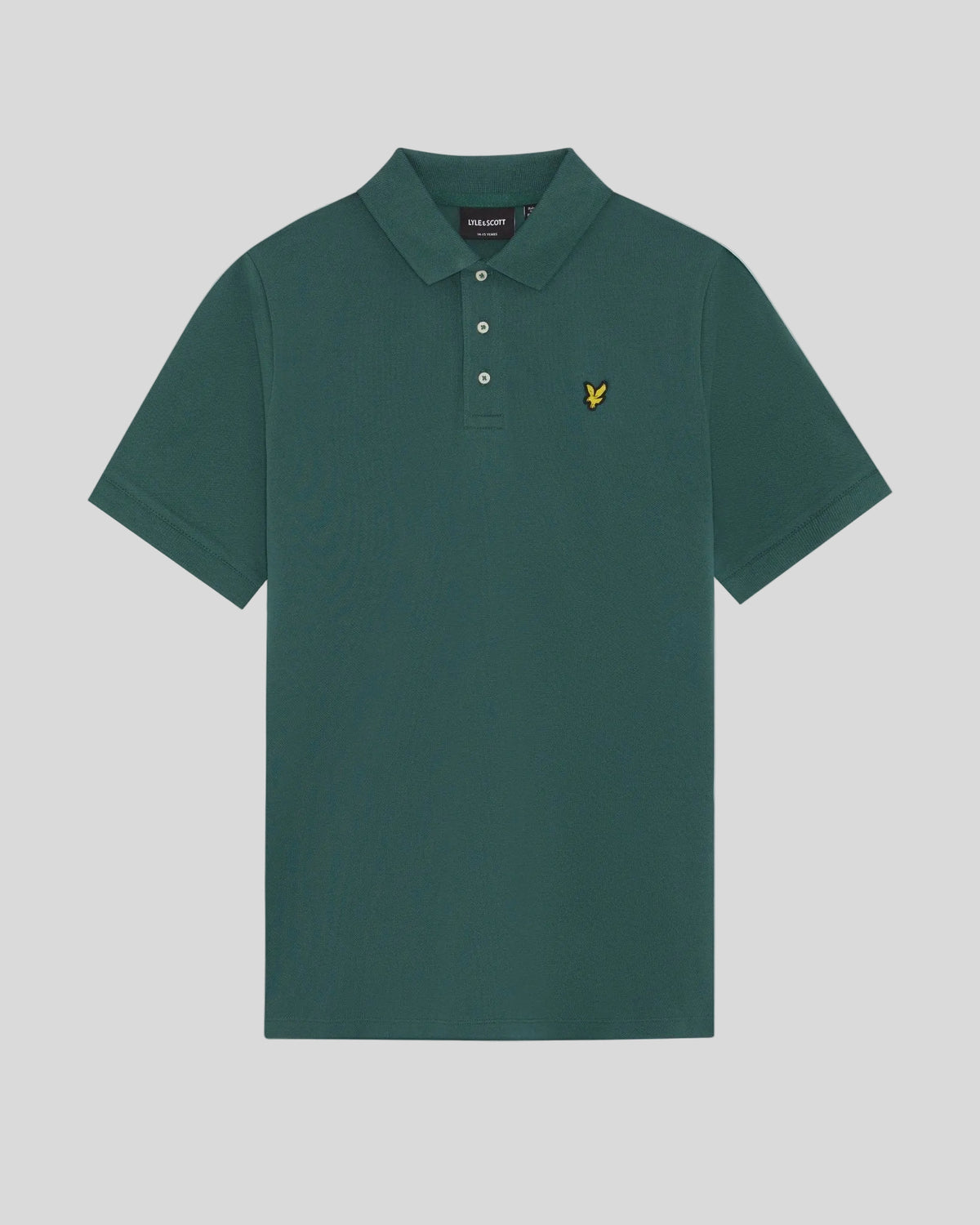 Un homme porte un polo en coton dans les Everglades