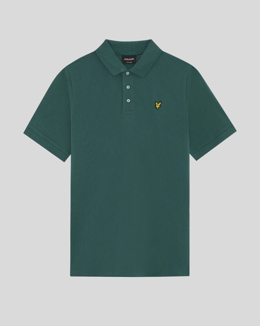 Un homme porte un polo en coton dans les Everglades