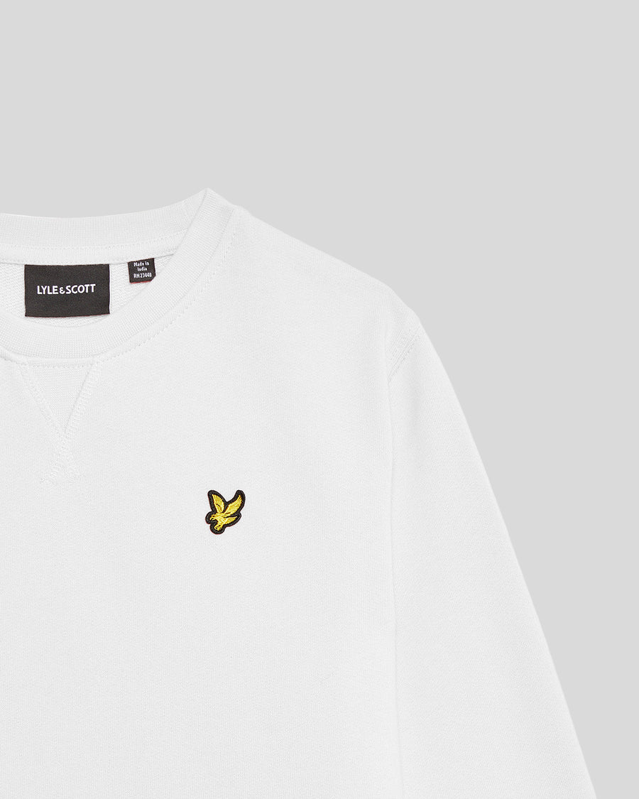 Un garçon porte un sweat-shirt classique à col rond blanc