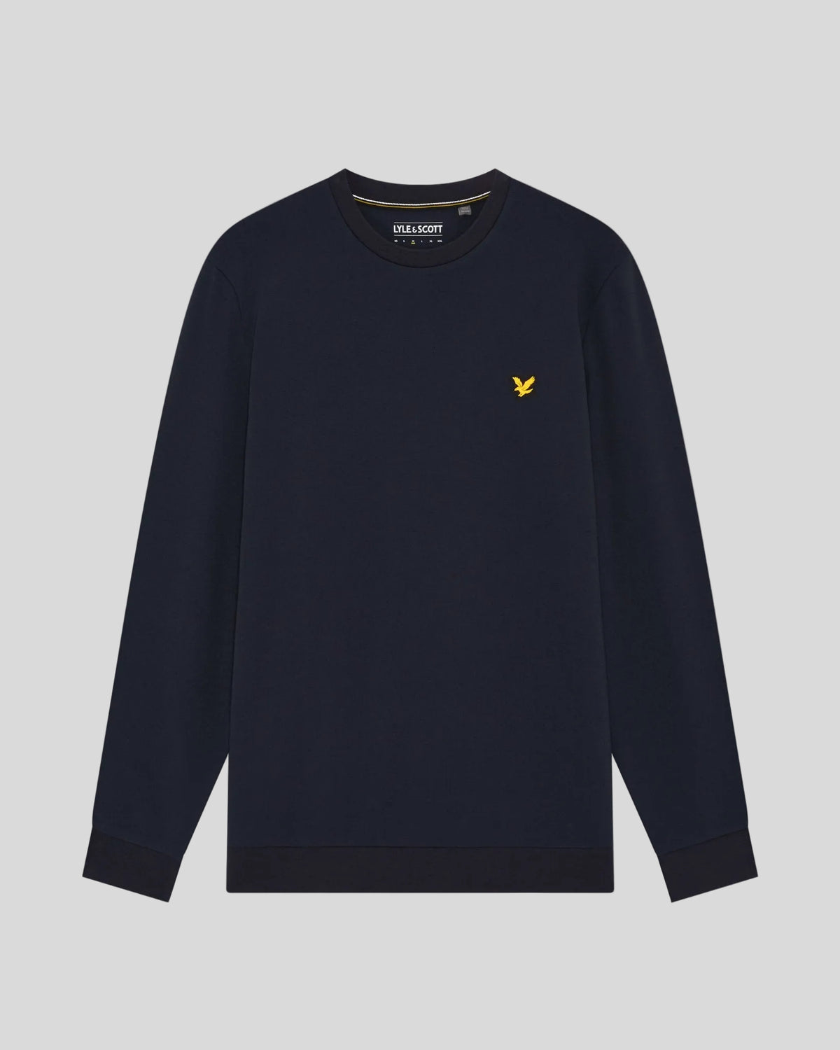 Homme portant un sweat-shirt léger de sport bleu marine foncé
