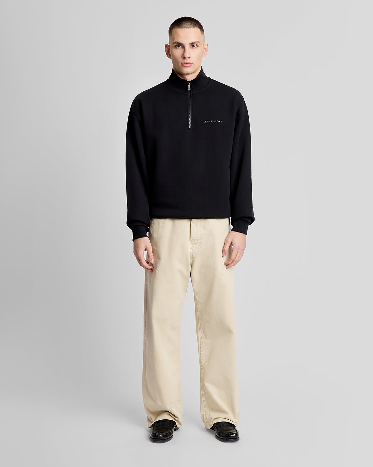 Uomo con felpa con zip a 1/4 Heavyweight Script in nero jet