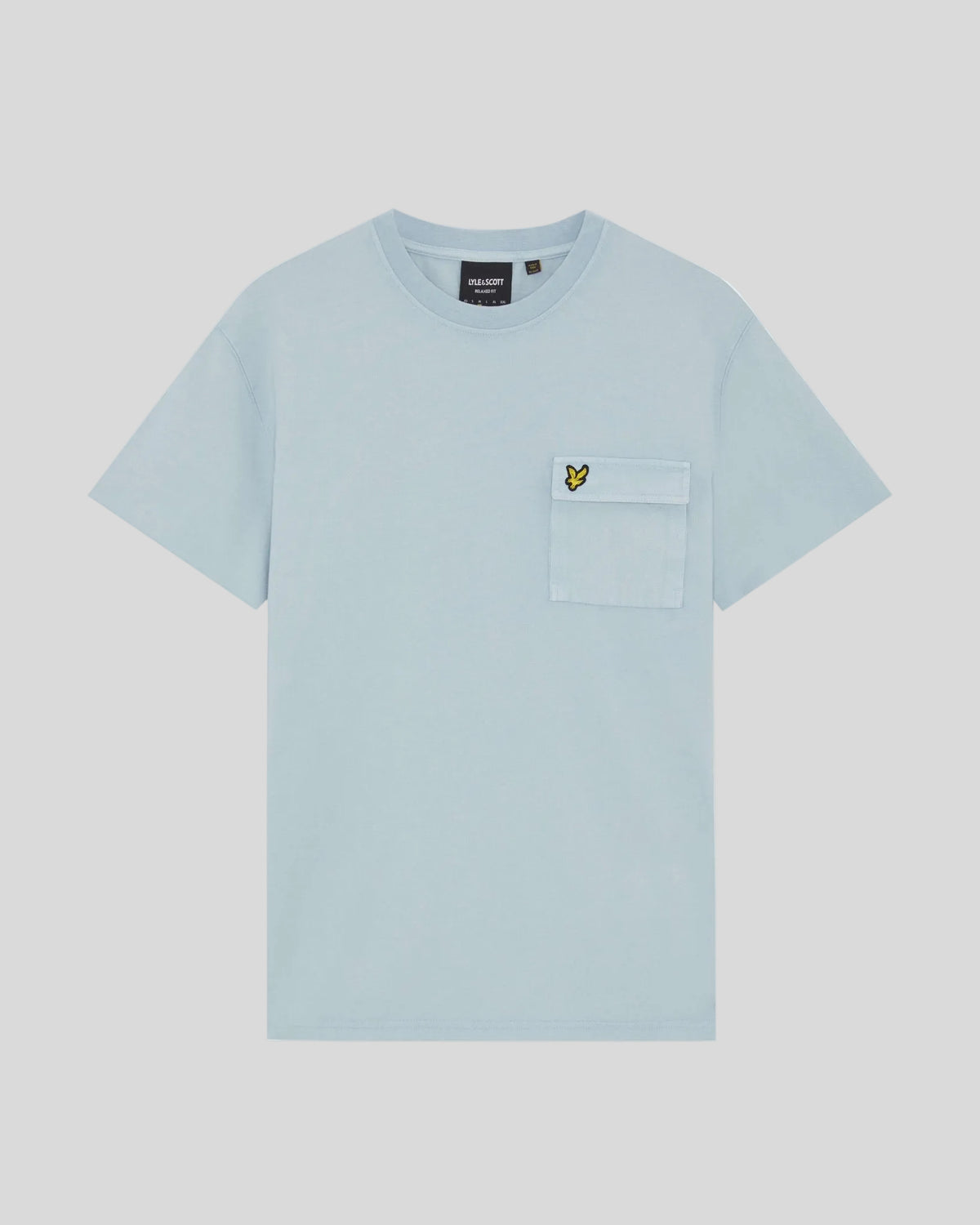 Homme portant un t-shirt à poches cargo bleu opale