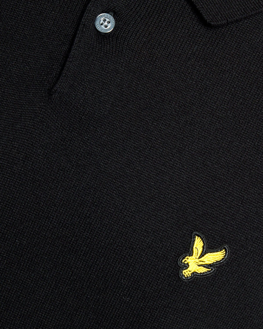 Uomo con polo in maglia di cotone color nero corvino