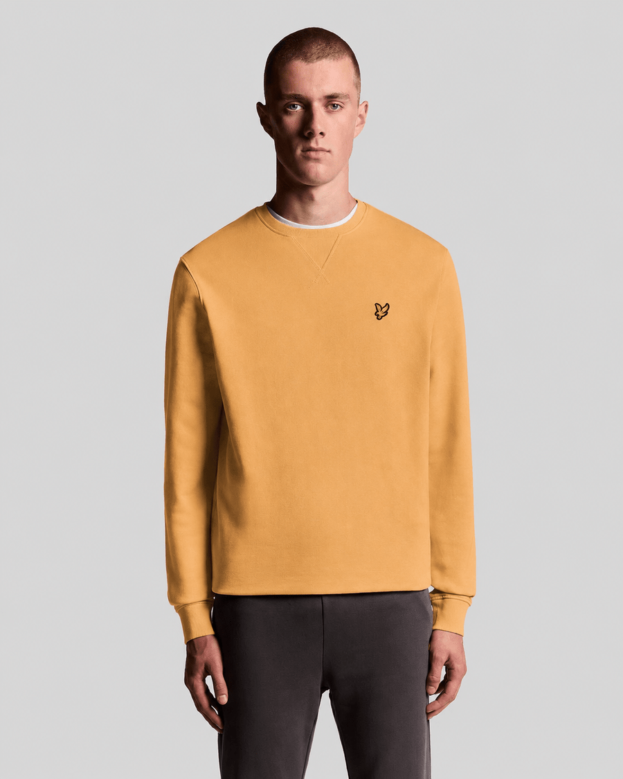 Homme portant un sweat-shirt à col rond en coton, motif nid d'abeille