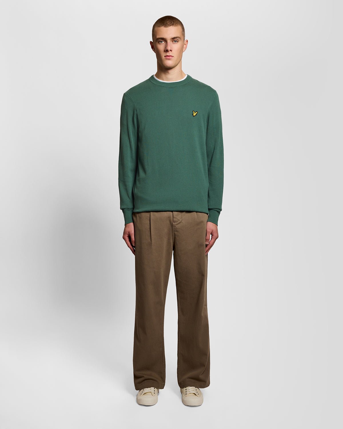 Uomo con maglione girocollo in cotone color Everglade