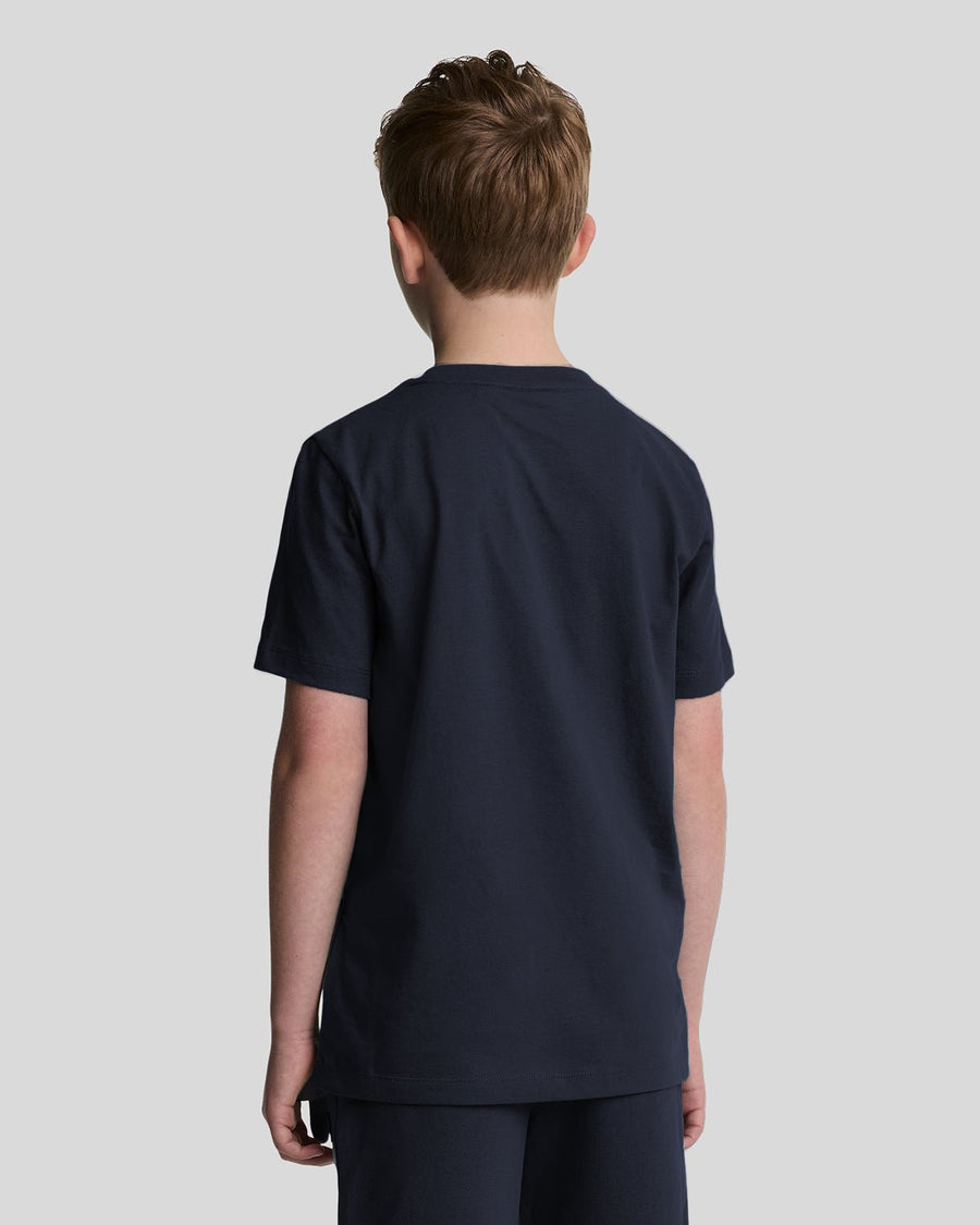Garçon portant un t-shirt en coton bleu marine