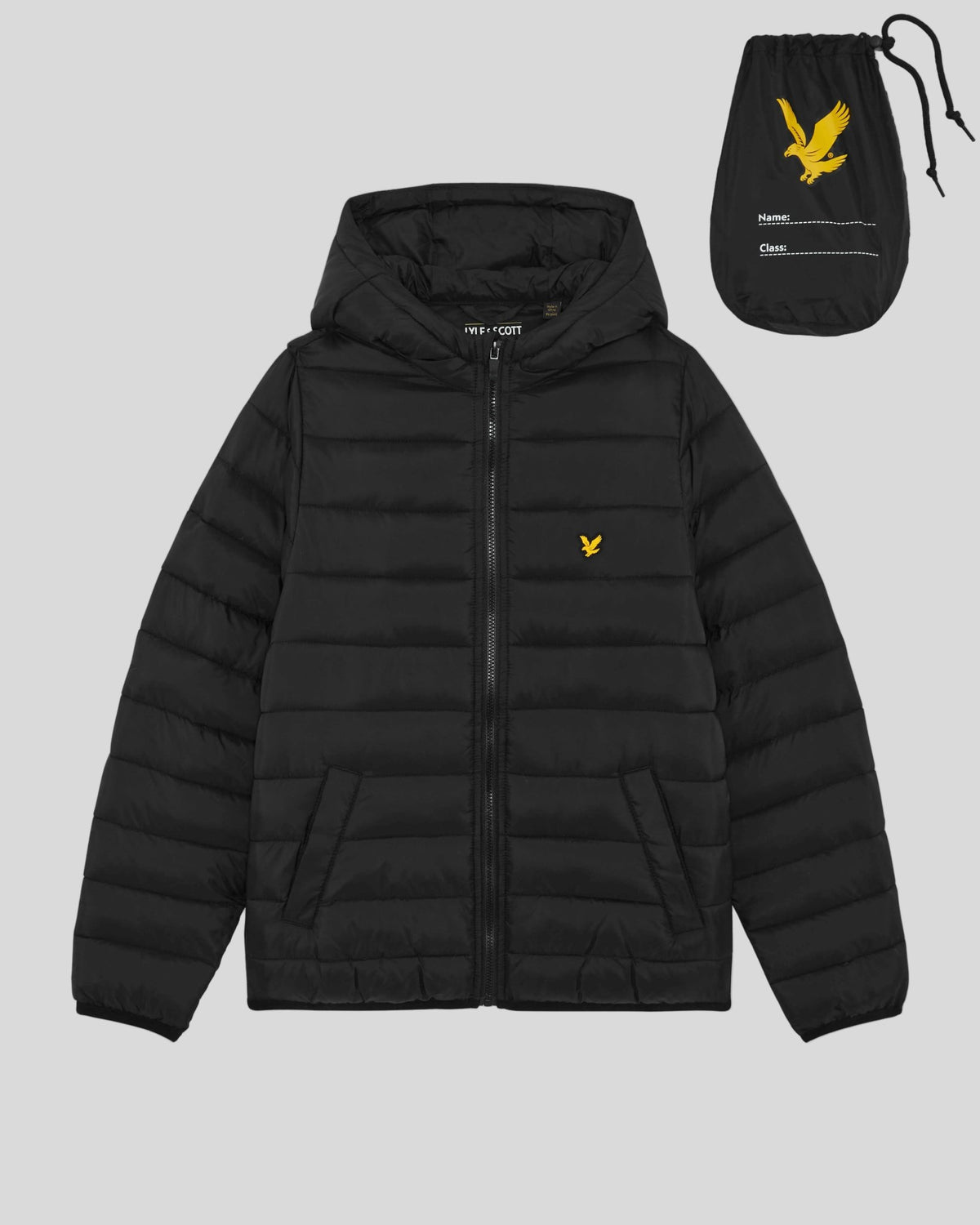 Hombre con chaqueta acolchada plegable en negro azabache